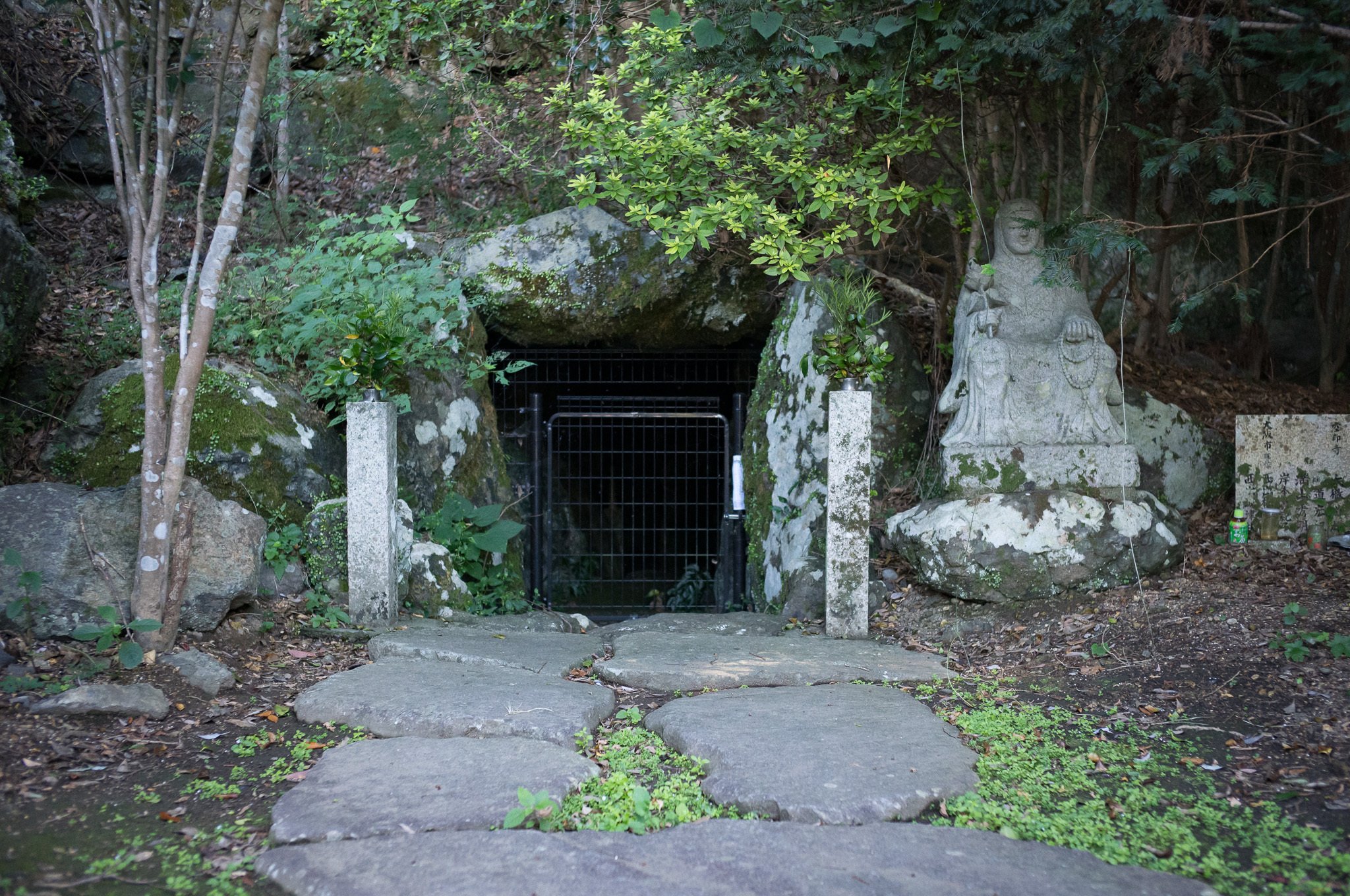 800歳まで生きた少女の最期 ― 八百比丘尼伝説の洞穴｜UNSTORY | 境界探訪