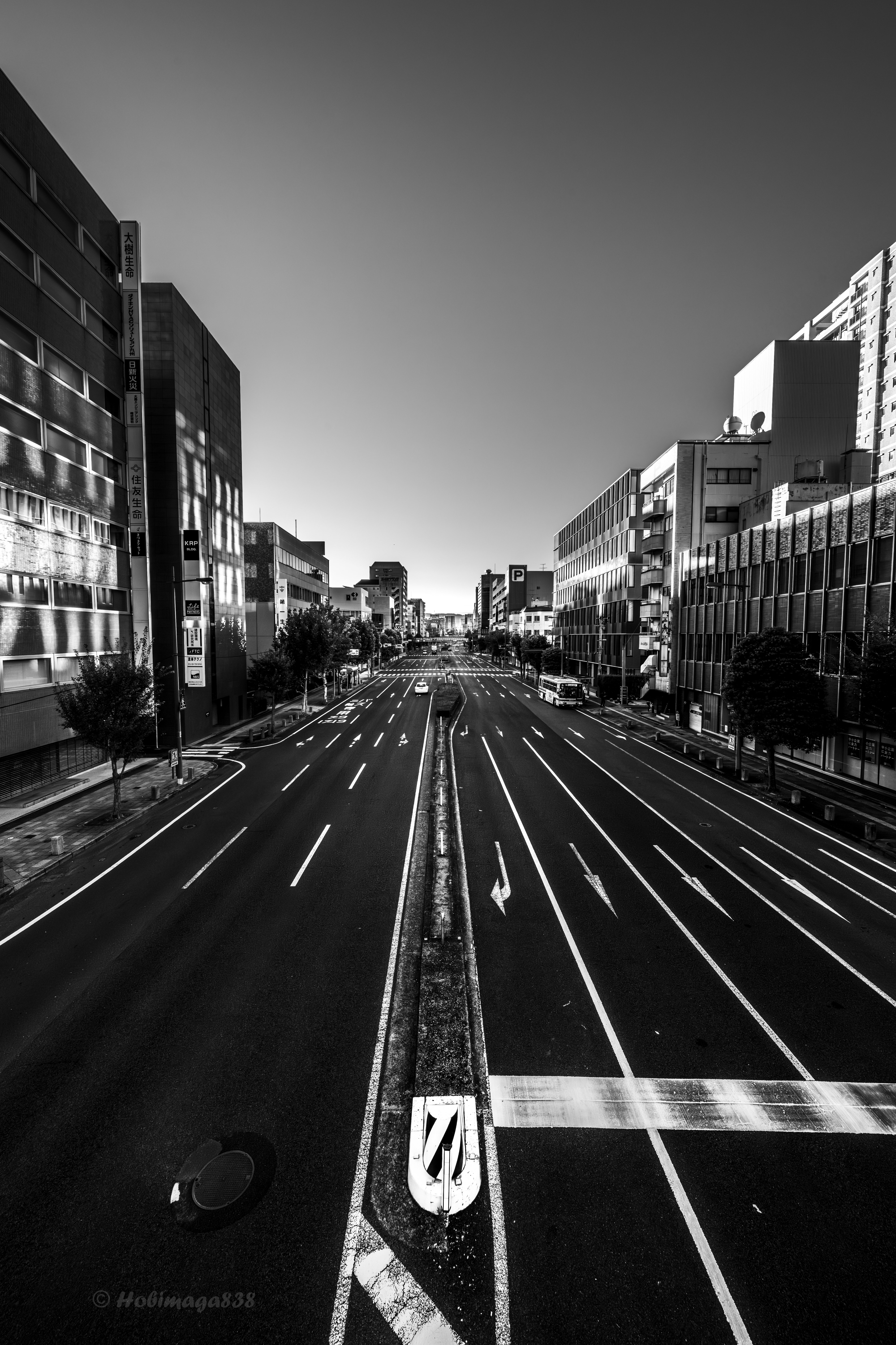 超広角を持って街スナップに行くと写真はどう変わる？｜ほびマガ