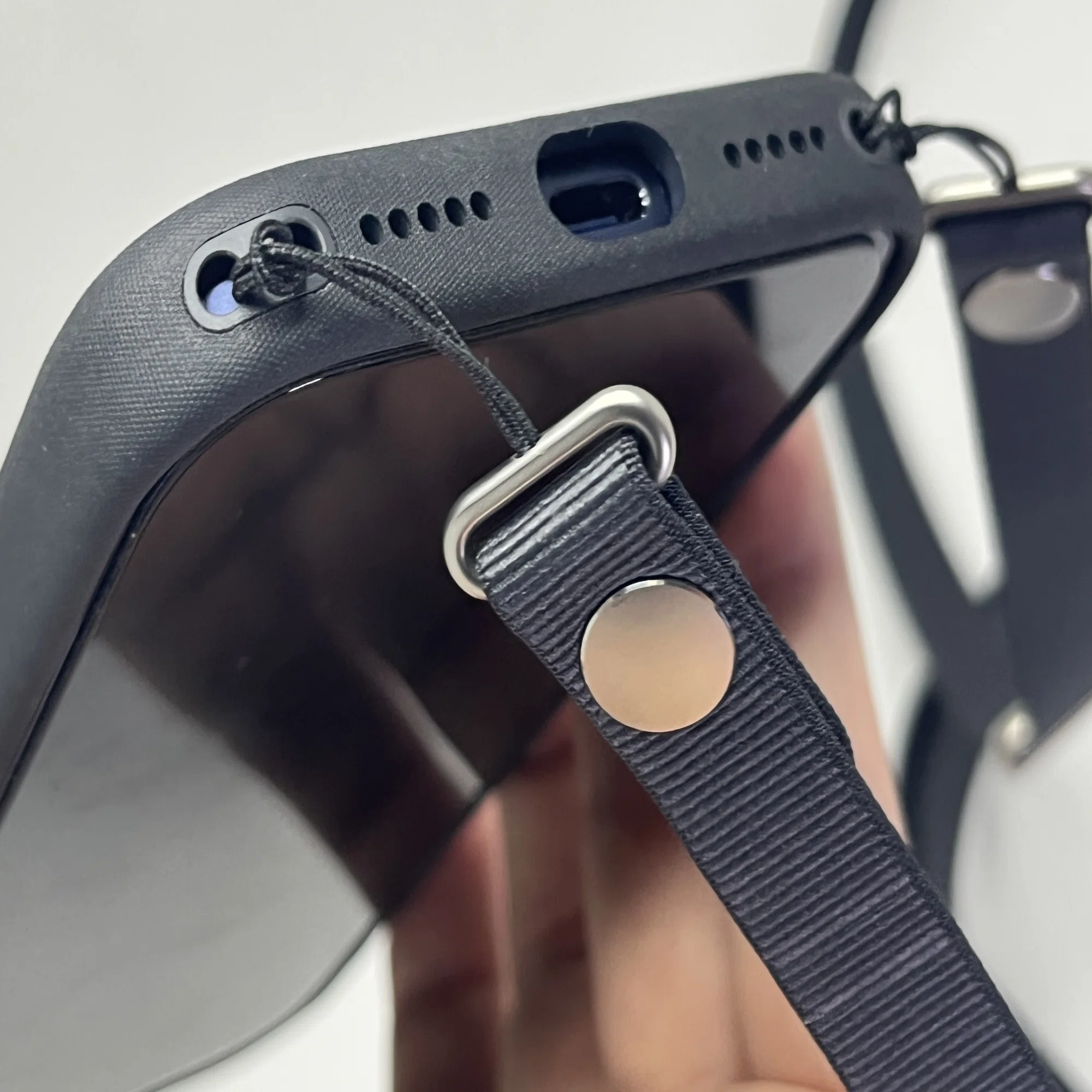 Apple純正クロスボディストラップの代用品としてKodakカメラストラップ 