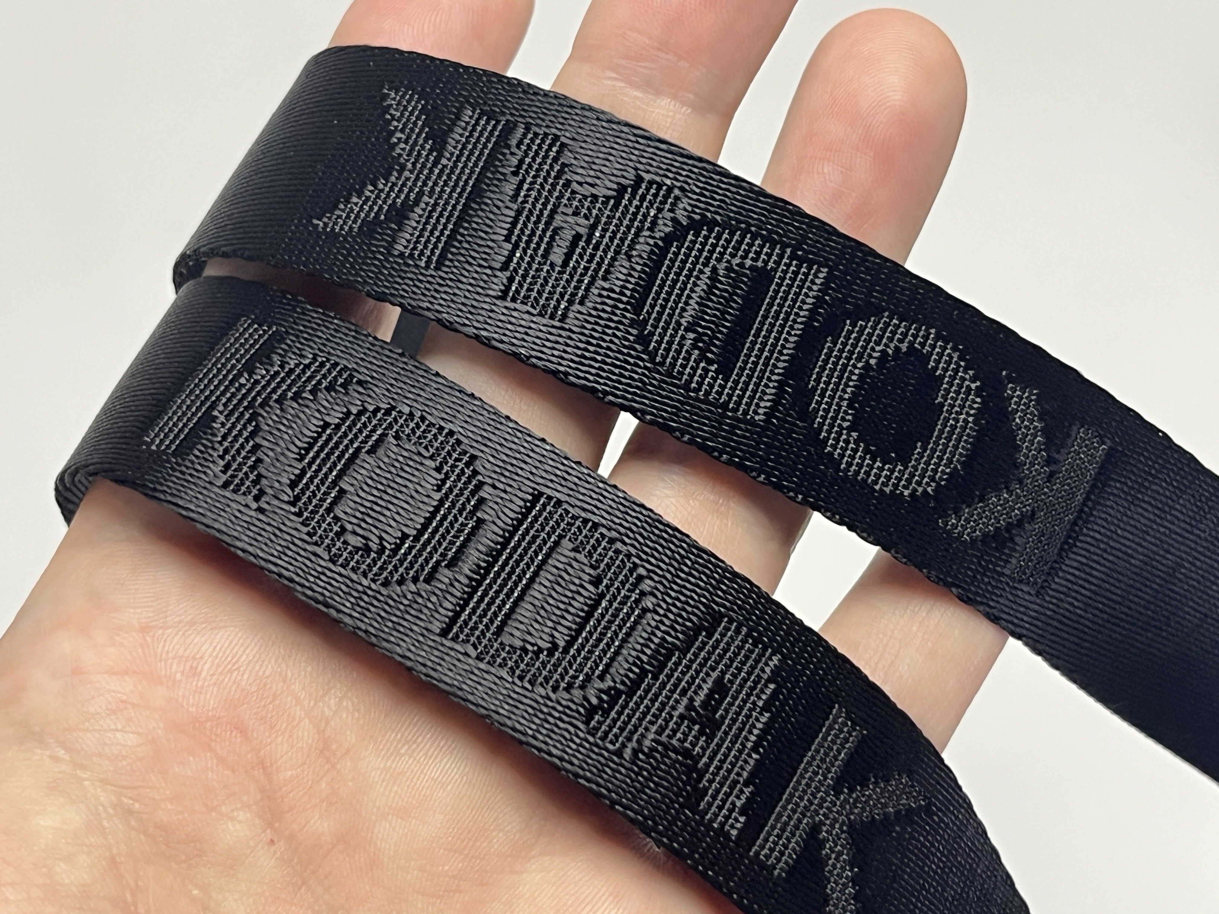 Apple純正クロスボディストラップの代用品としてKodakカメラストラップ