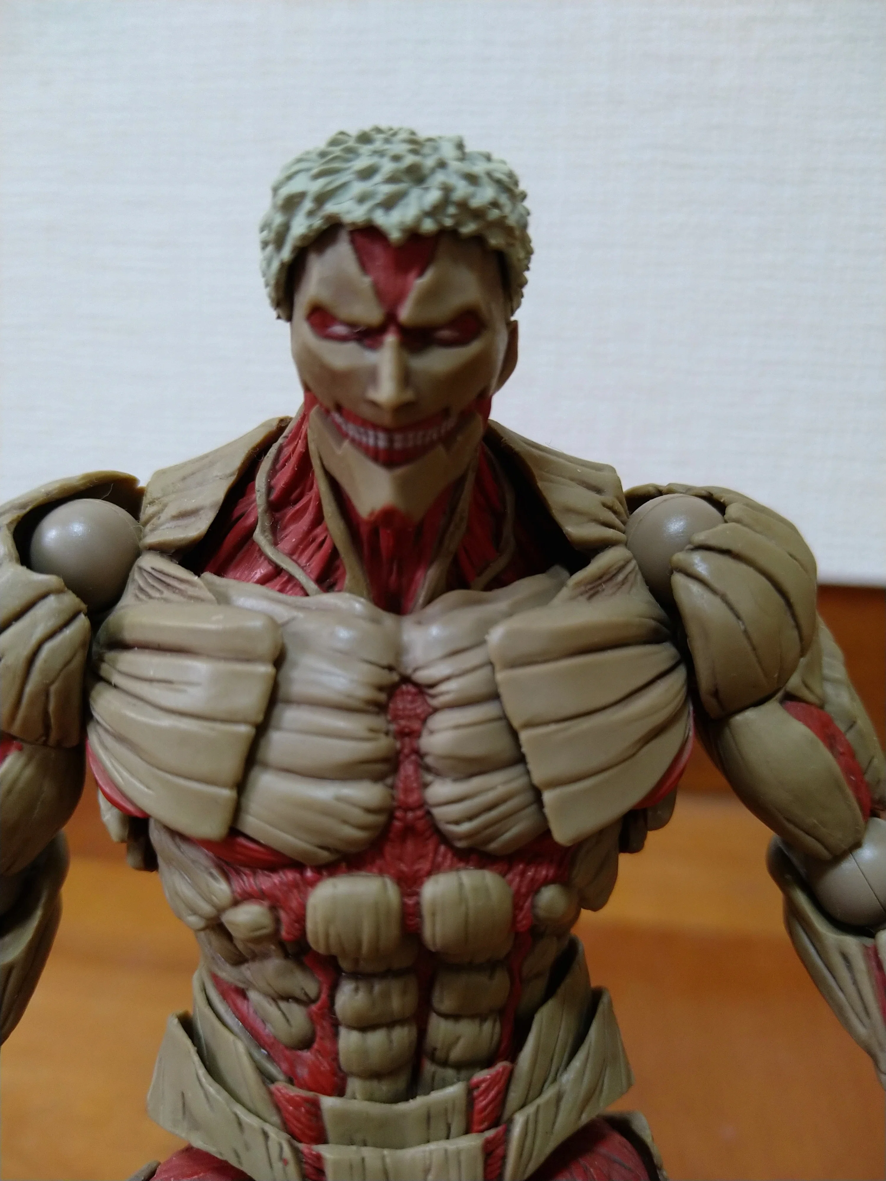 リボルテック アメイジングヤマグチ 鎧の巨人レビュー！｜ブクたにの