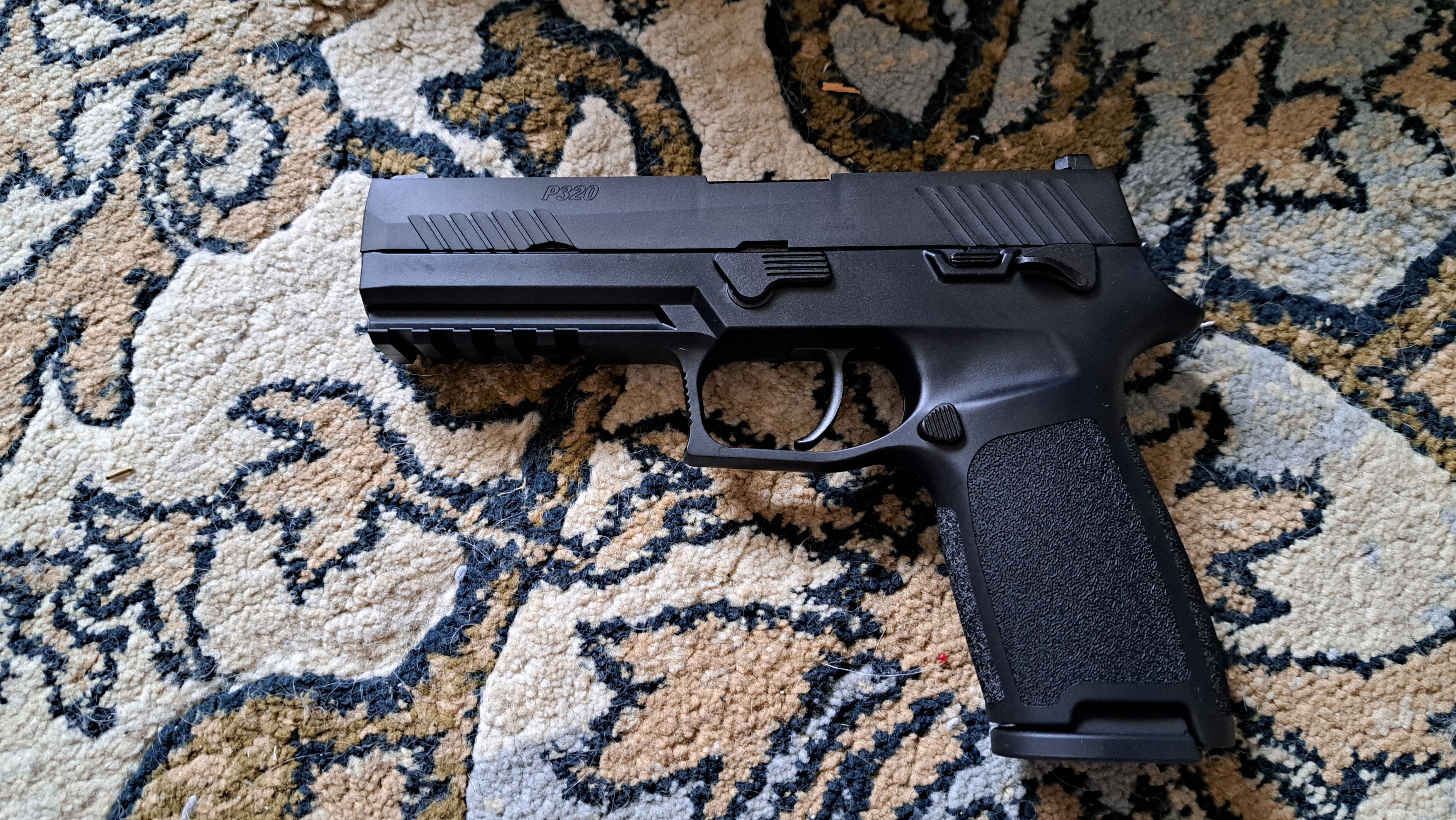 東京マルイ SIG P320 フルサイズ ガスガン 4本付き 東京マルイ P320