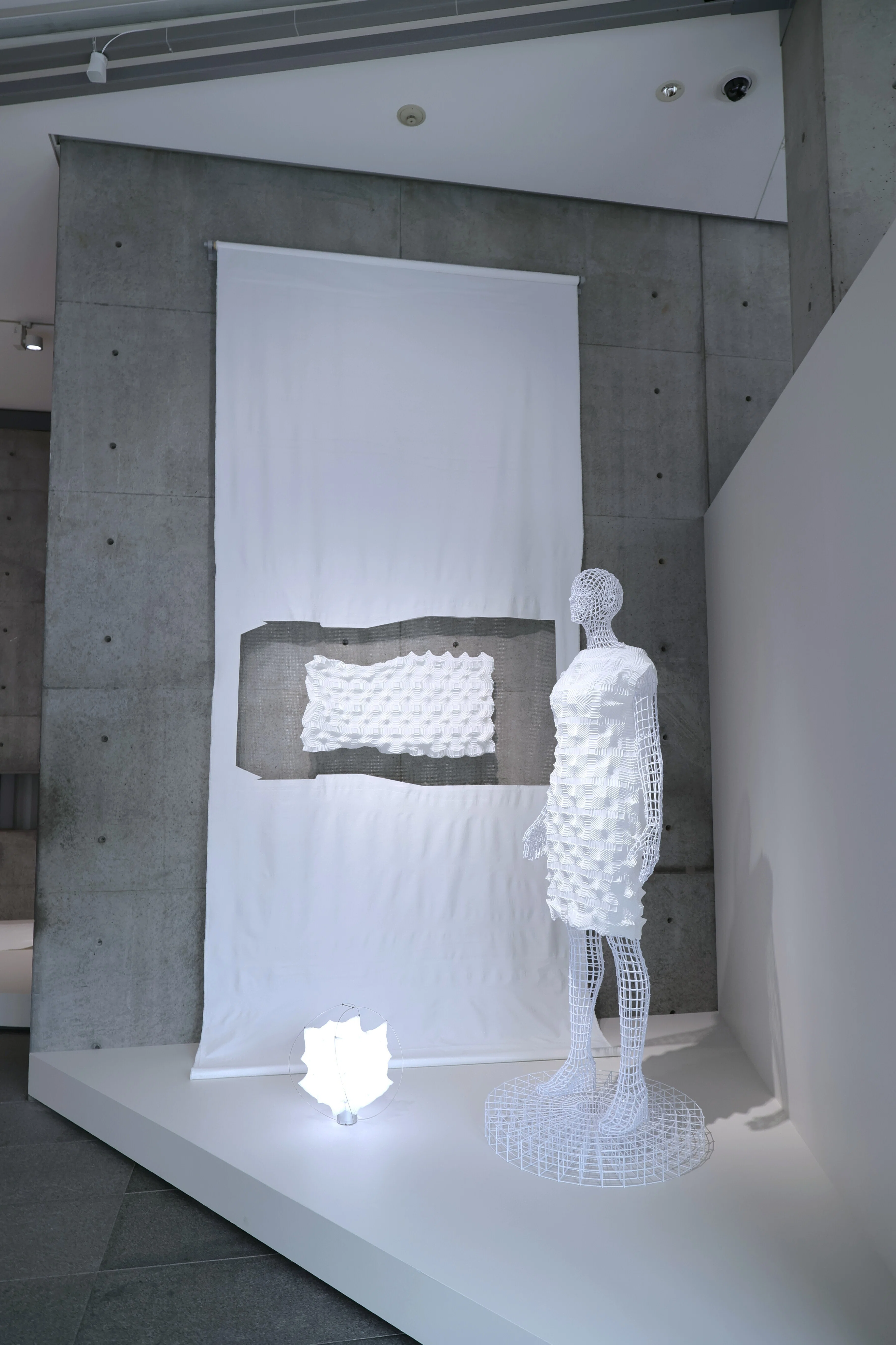 oyatsu3アイボリー1 光が纏う「1枚の布」-TYPE-XIII Atelier Oï projectby A-POC ABLE