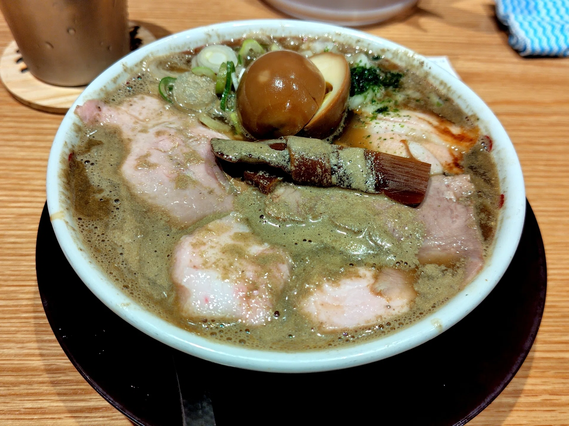東京ラーメンストリート】津軽煮干ひらこ屋／特こいくち｜変態麺勇団(足軽)