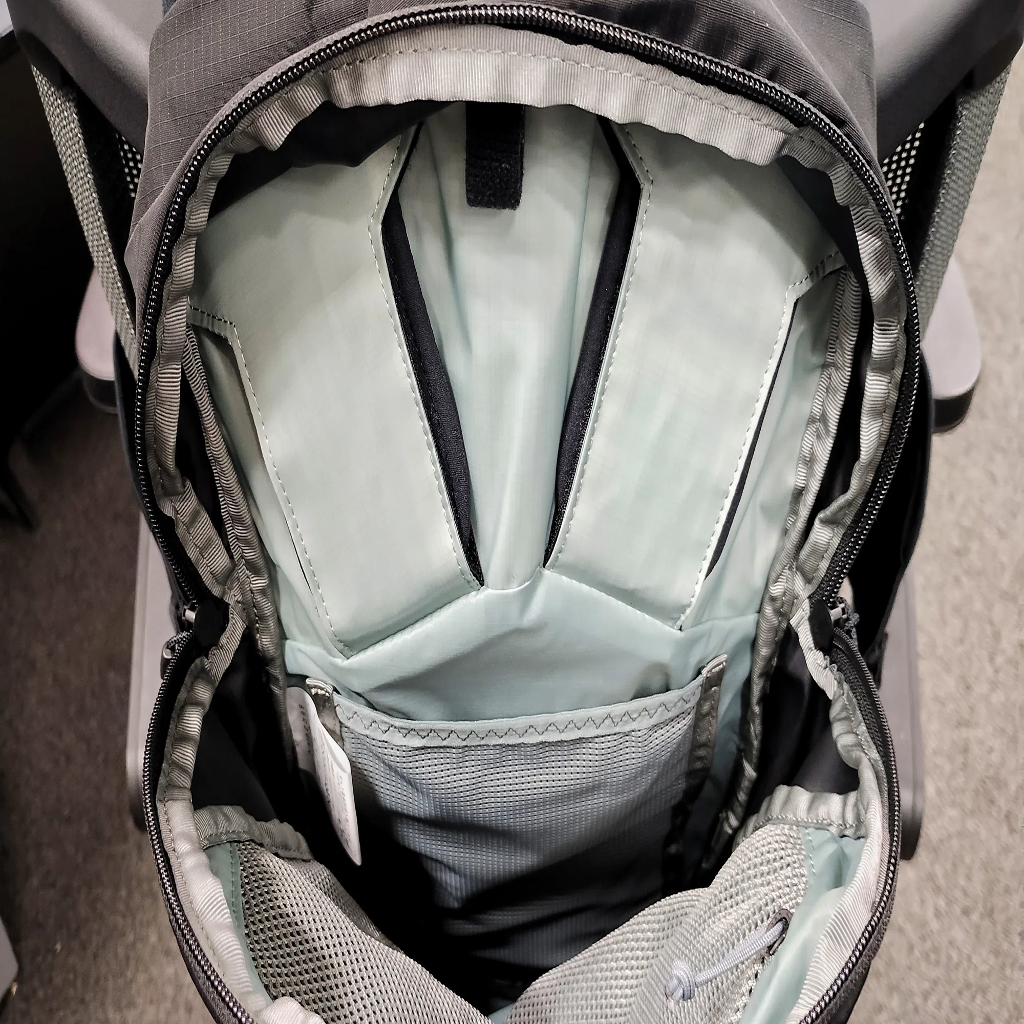 THE NORTH FACEのIBIS 10はクセがあるけど多機能すぎるヤツだった 