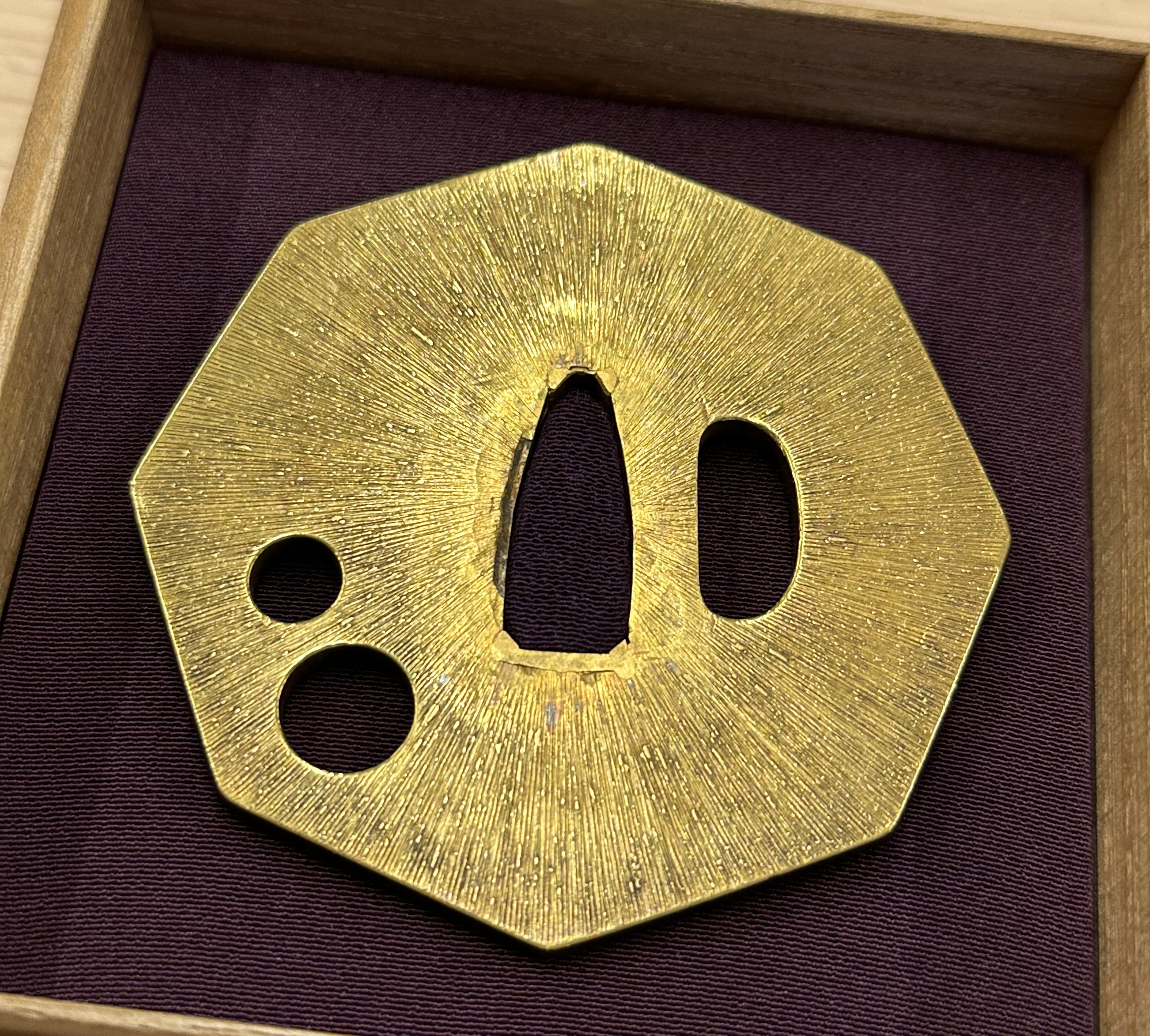 蜂須賀家伝来の八角形の金鐔｜刀箱師の日本刀ブログ 中村圭佑