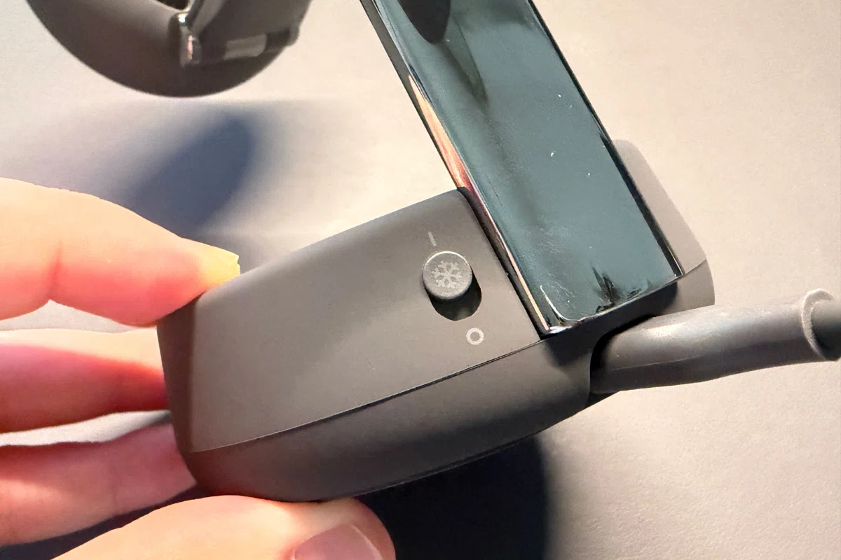 Belkin Qi2 25W ワイヤレス充電器 3 in 1でデスク革命。3種の神器を同時最速で充電する快感