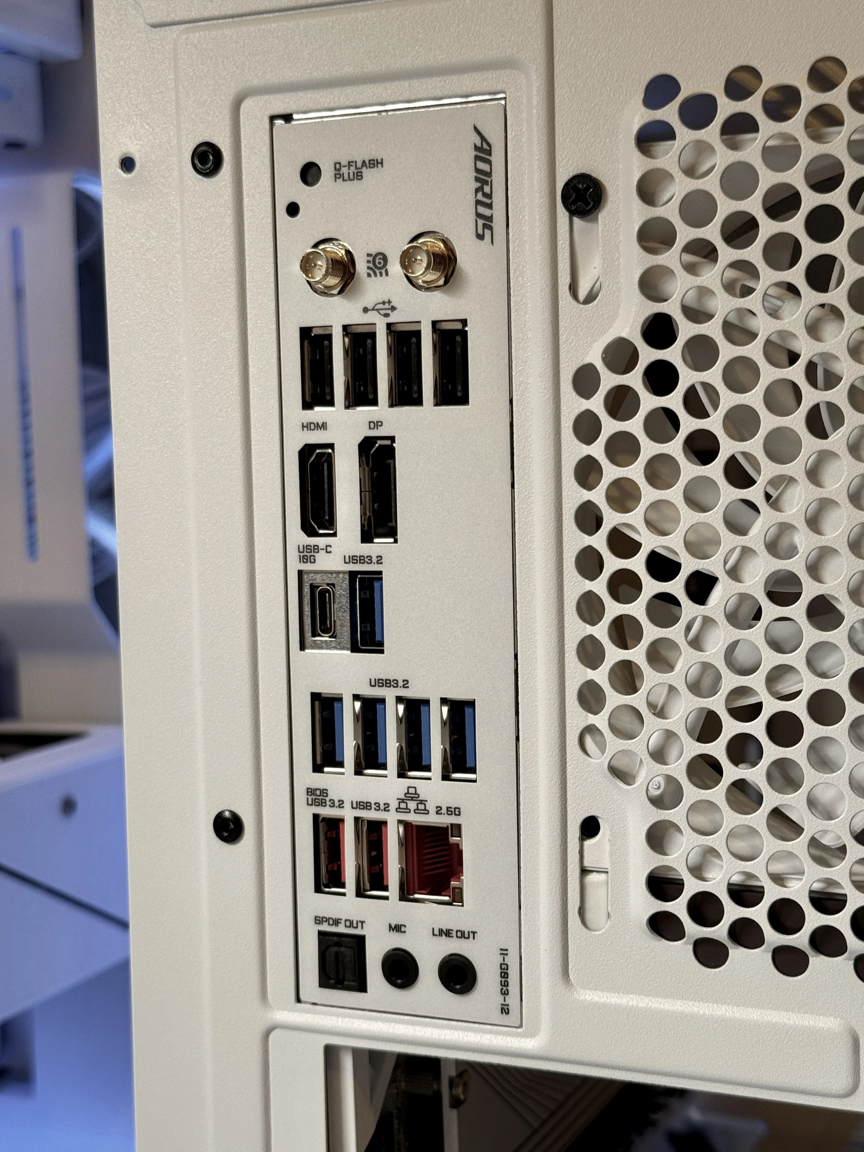 自作PC】3Dプリンタで白ゲーミングPC ①｜Lilura / りるら