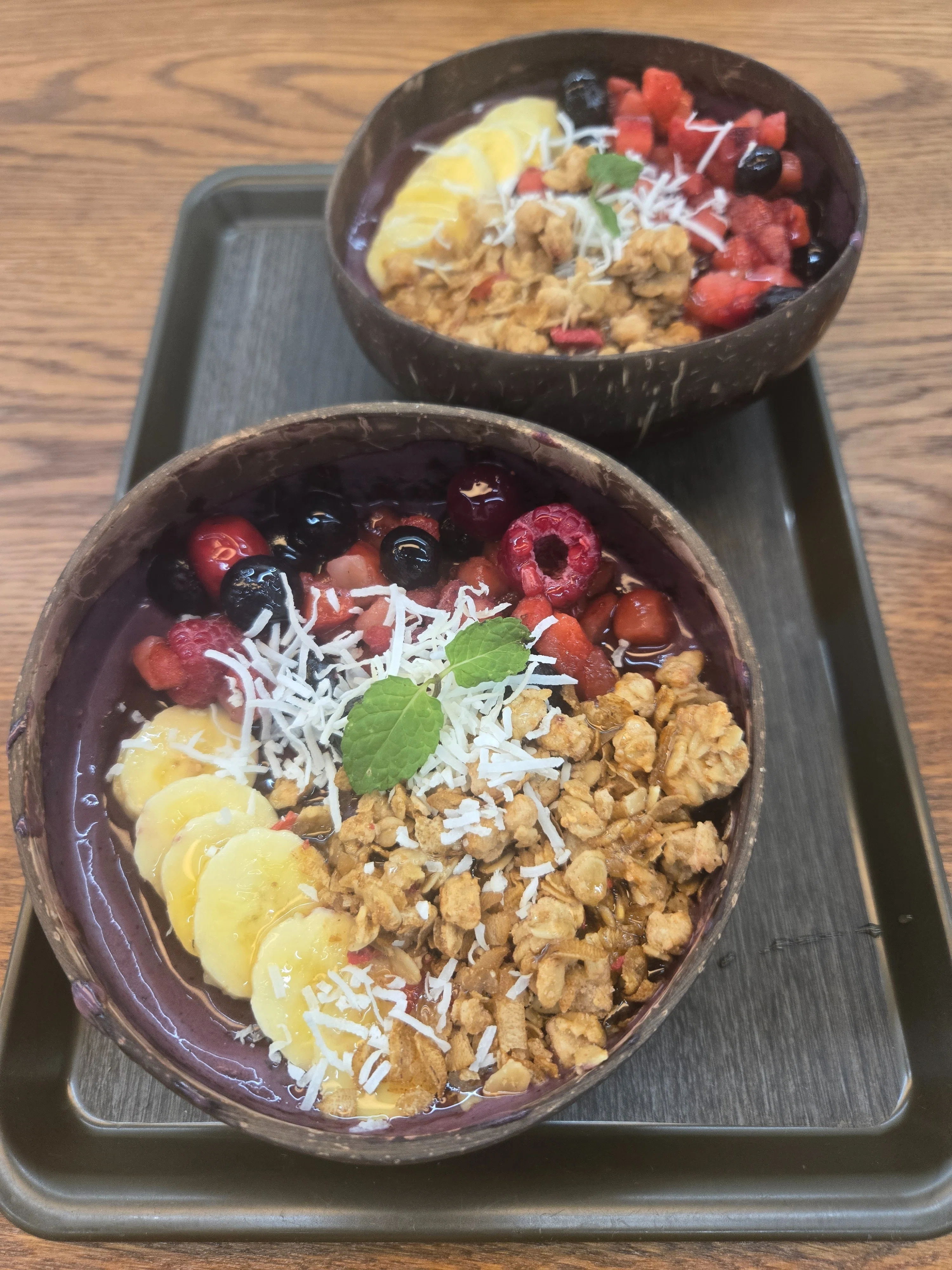 スタバカフェラテ缶、オロナミンC、パラソルチョコ、アサイーボウルお吸い物ドーナツ ハロウィンスタバ新作、チョコとアサイーって意外と合う……！！｜あわゆき