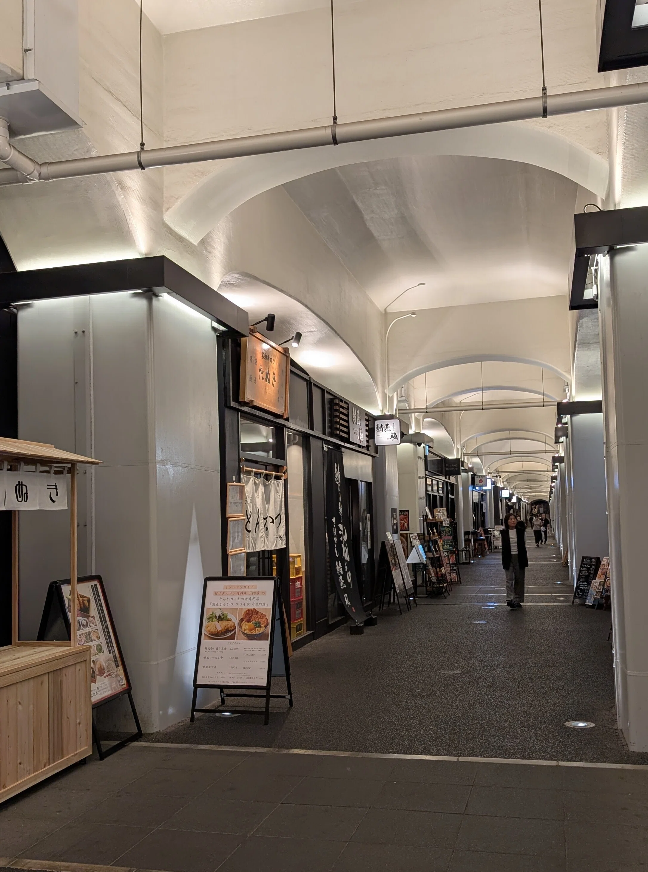 東京 とんかつ店探訪 | 日比谷OKUROJI ― 熟成とんかつ ふらい家 有楽町