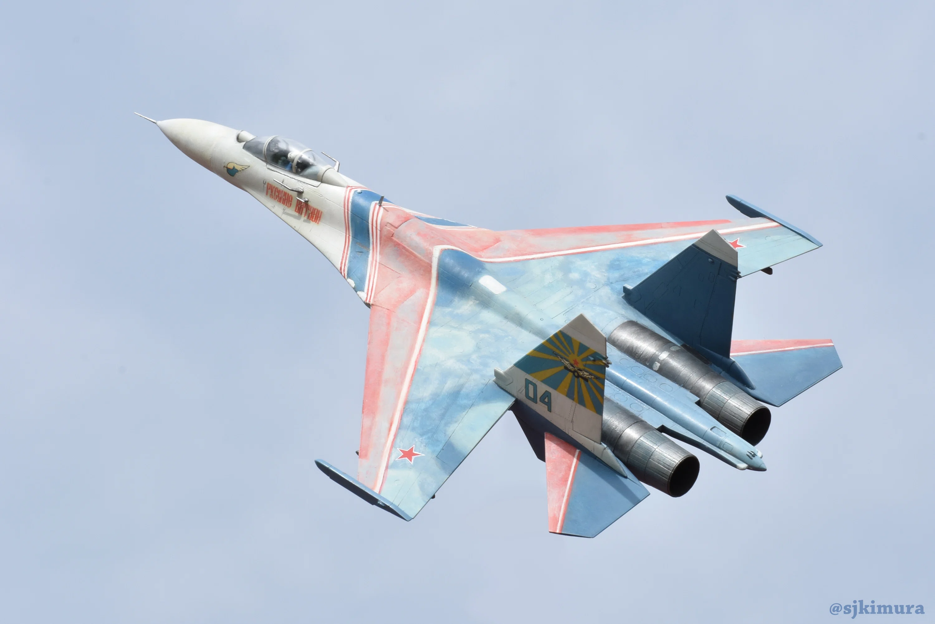 アクロバット機なのに汚し塗装？（ロシアンナイツ Su-27フランカー