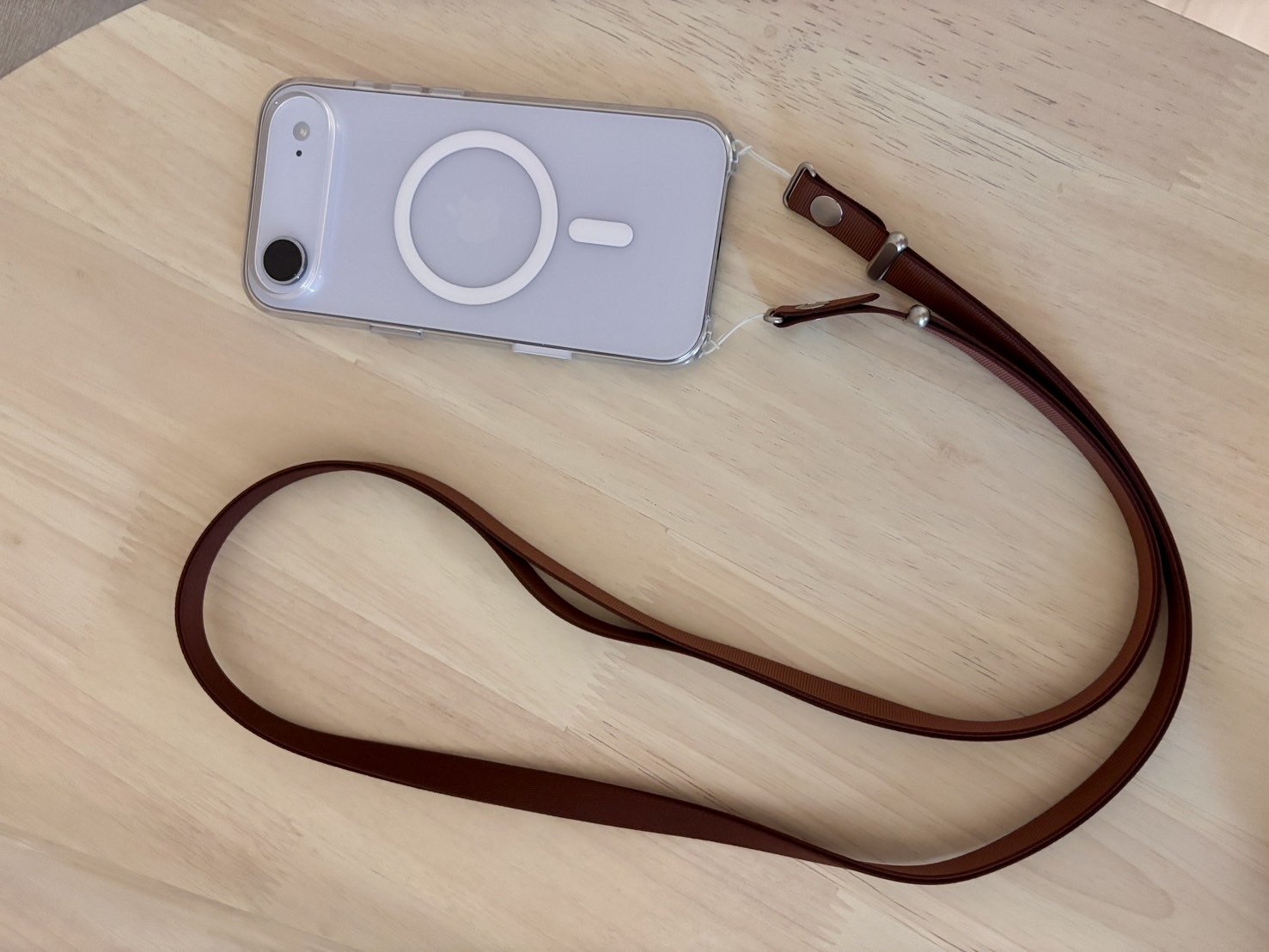 iPhone Airと信者のひも（※ストラップ）を手にいれて満足しているお話