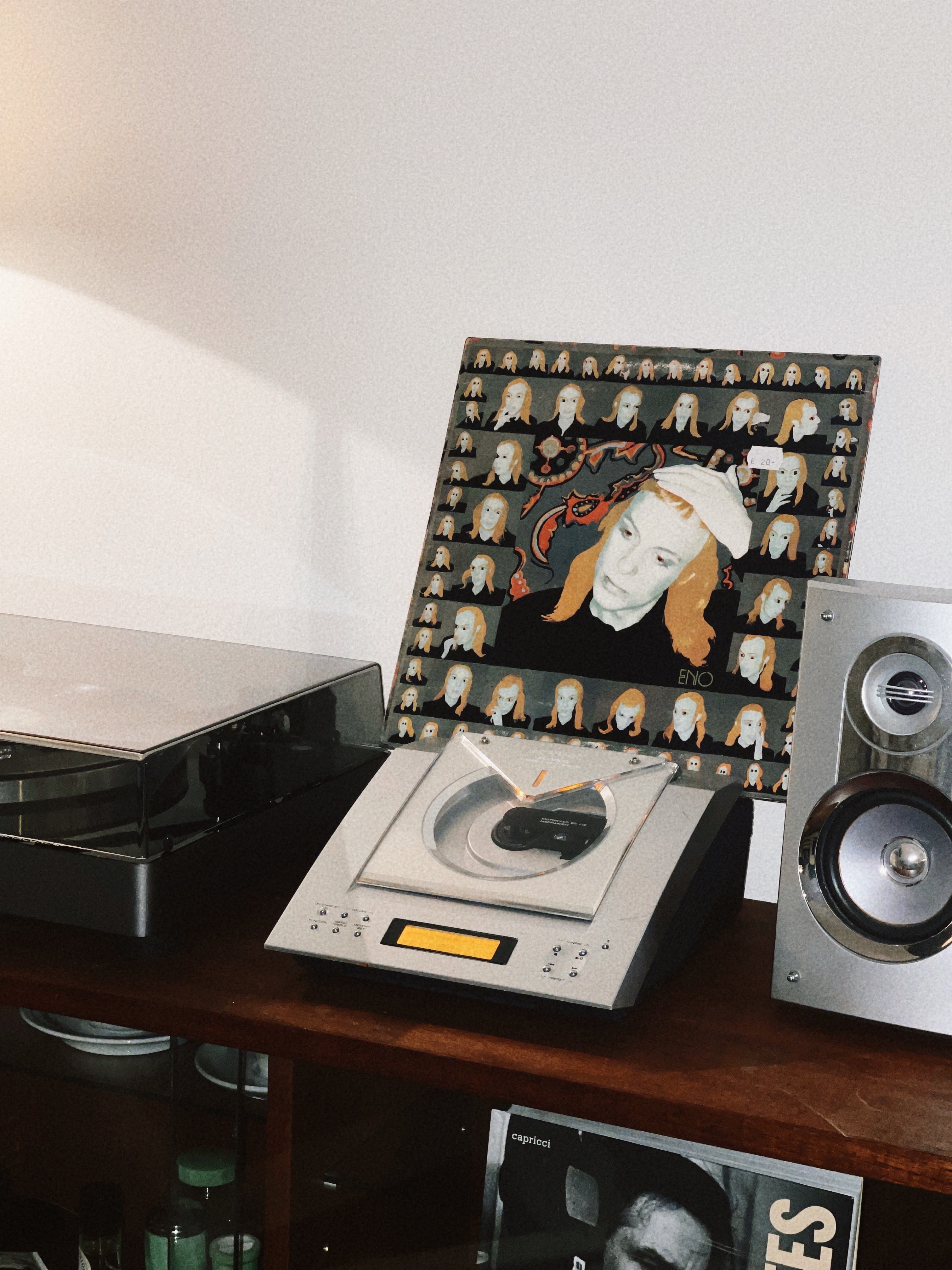 ディースクエアード パンクの悪魔 シド・ヴィシャス クールガール 36 Ep.32】破滅の後に美は芽吹く──シド・ヴィシャスを追いかけたあの頃