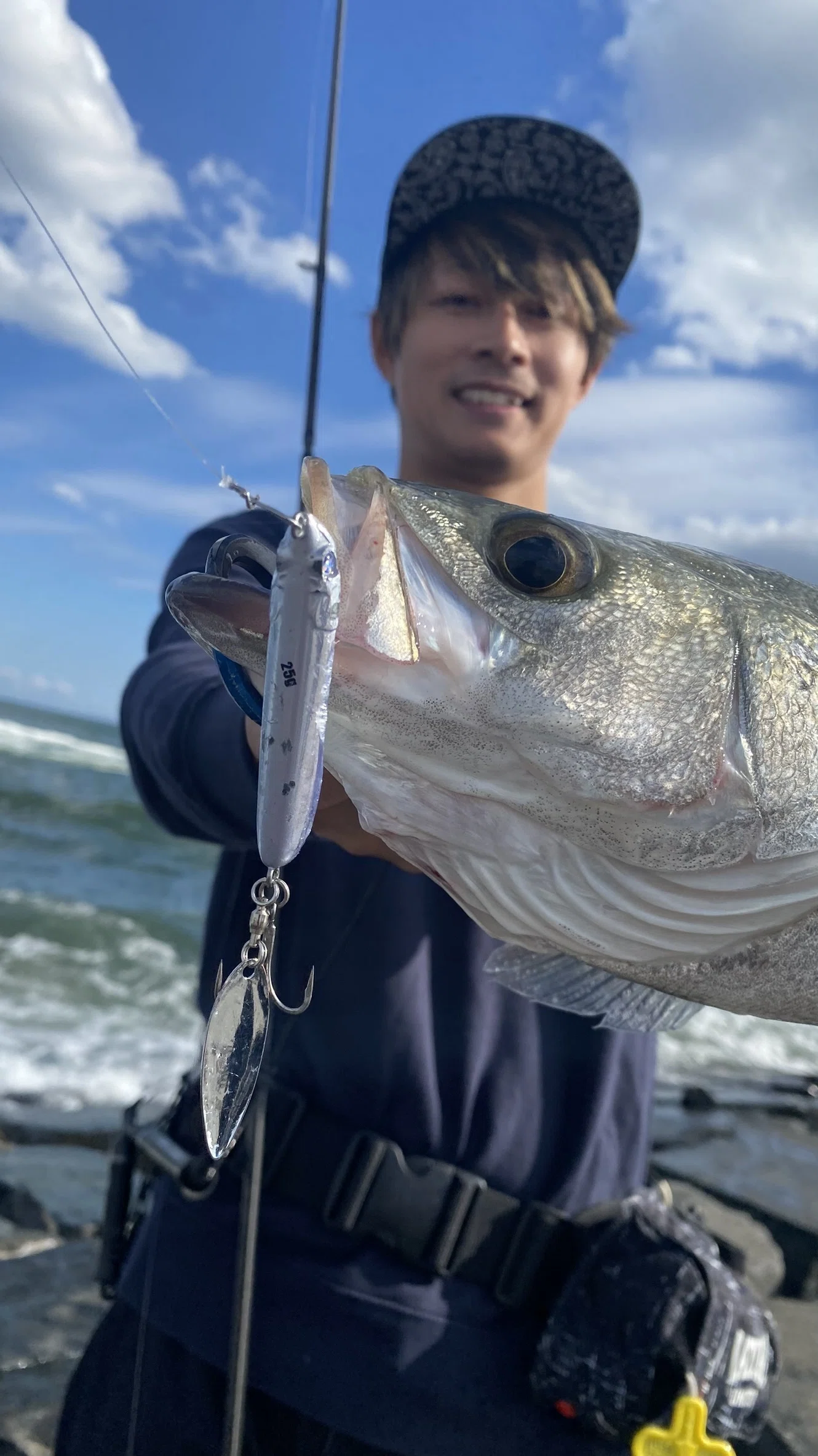 BlueBlue(ブルーブルー)の高橋優介が宮城県でシーバスを狙う！｜釣り