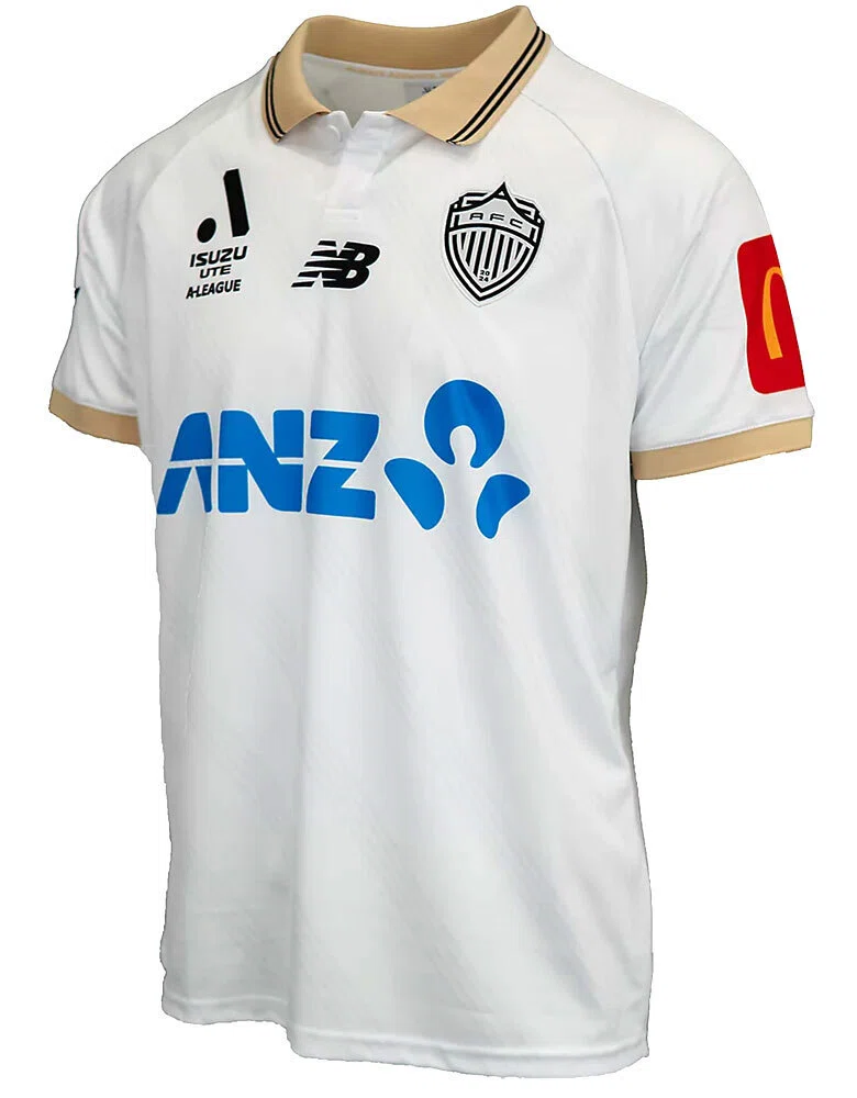 酒井宏樹選手もモデルに！オークランドFC、2つの新ユニフォームをご