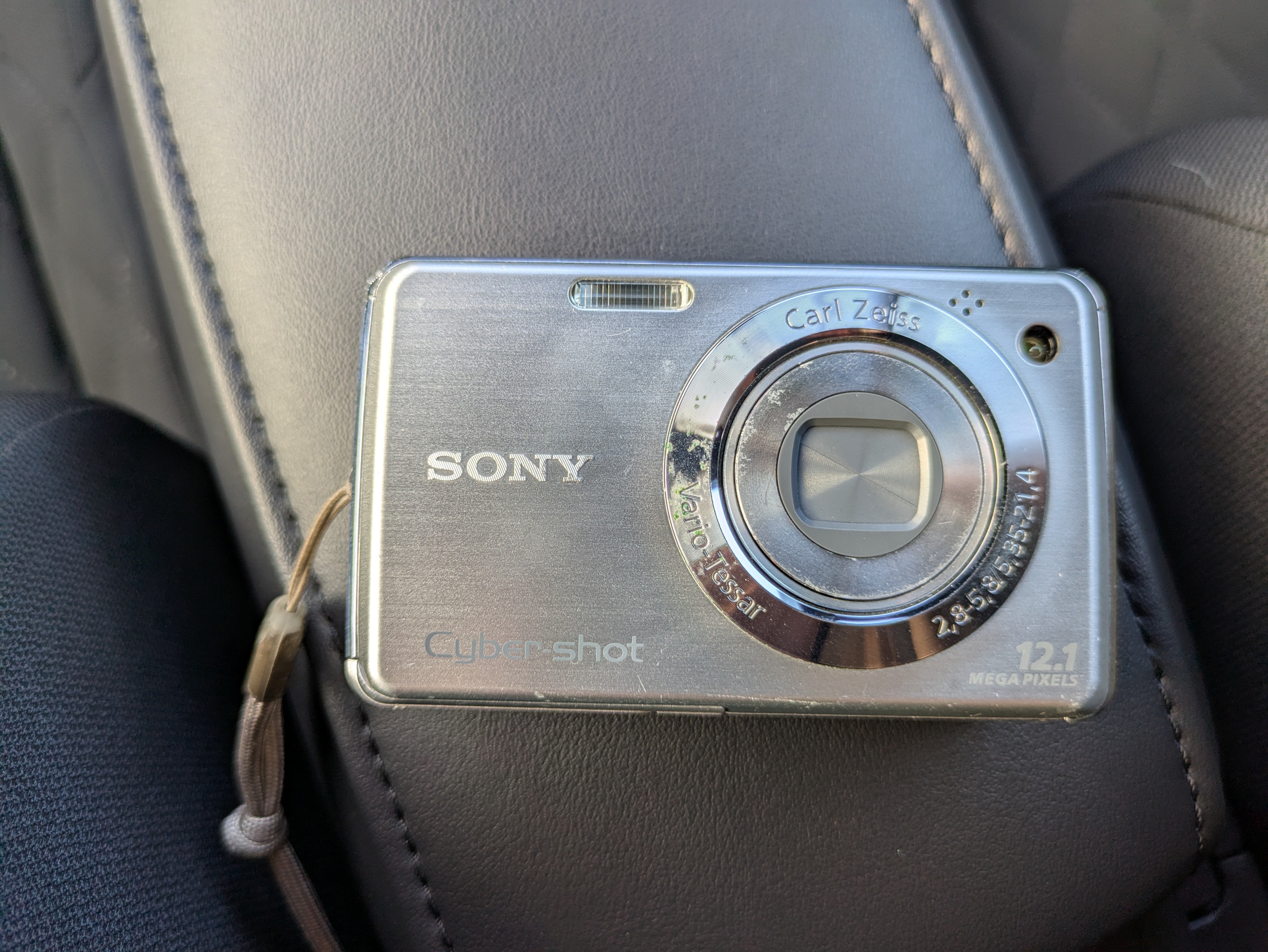 SONYのオールドコンデジも面白いよ｜オレソト/あした俺は外に出る