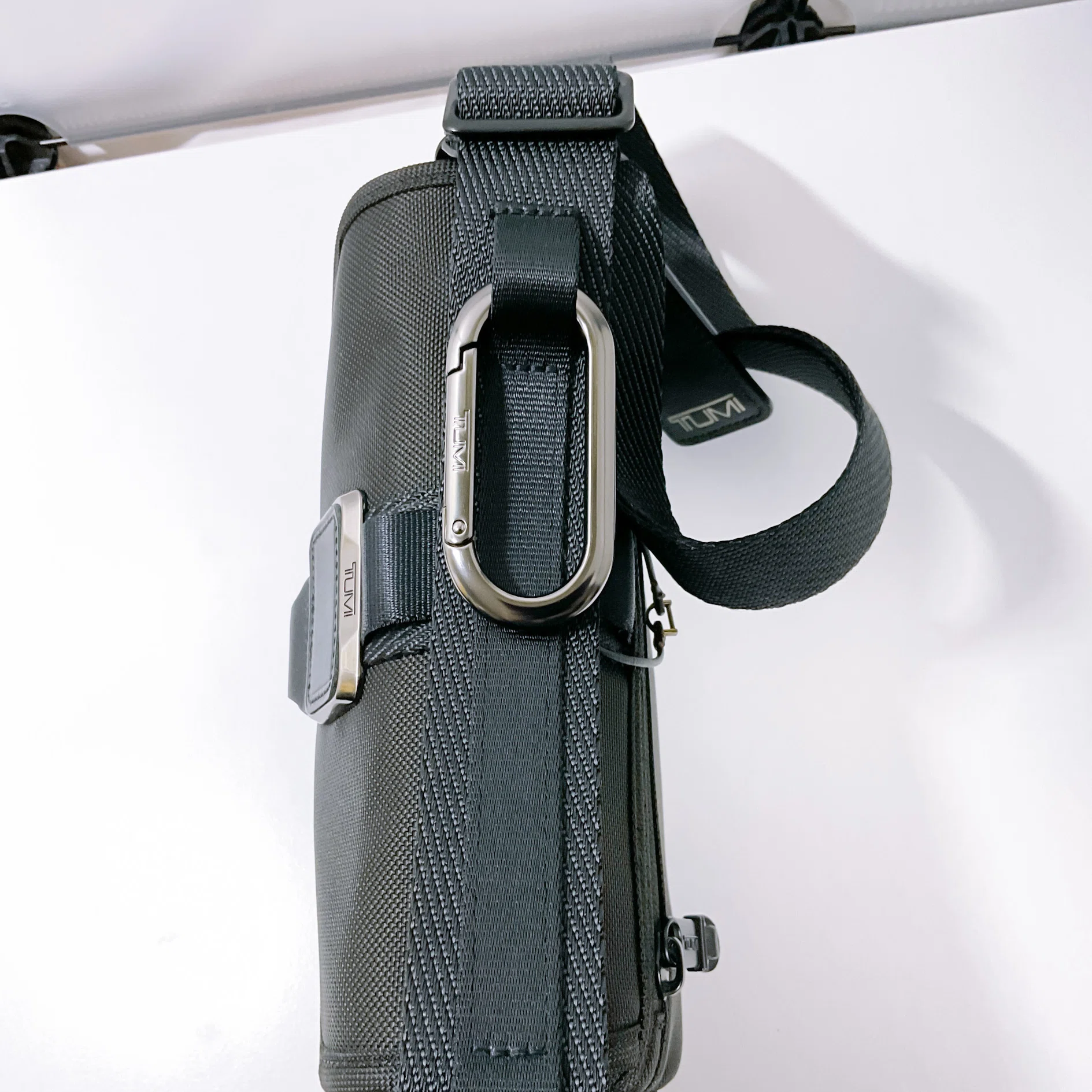 TUMI】「トゥミ・カラビナ」レビュー【1万円越えのカラビナ】｜MtOjiisan