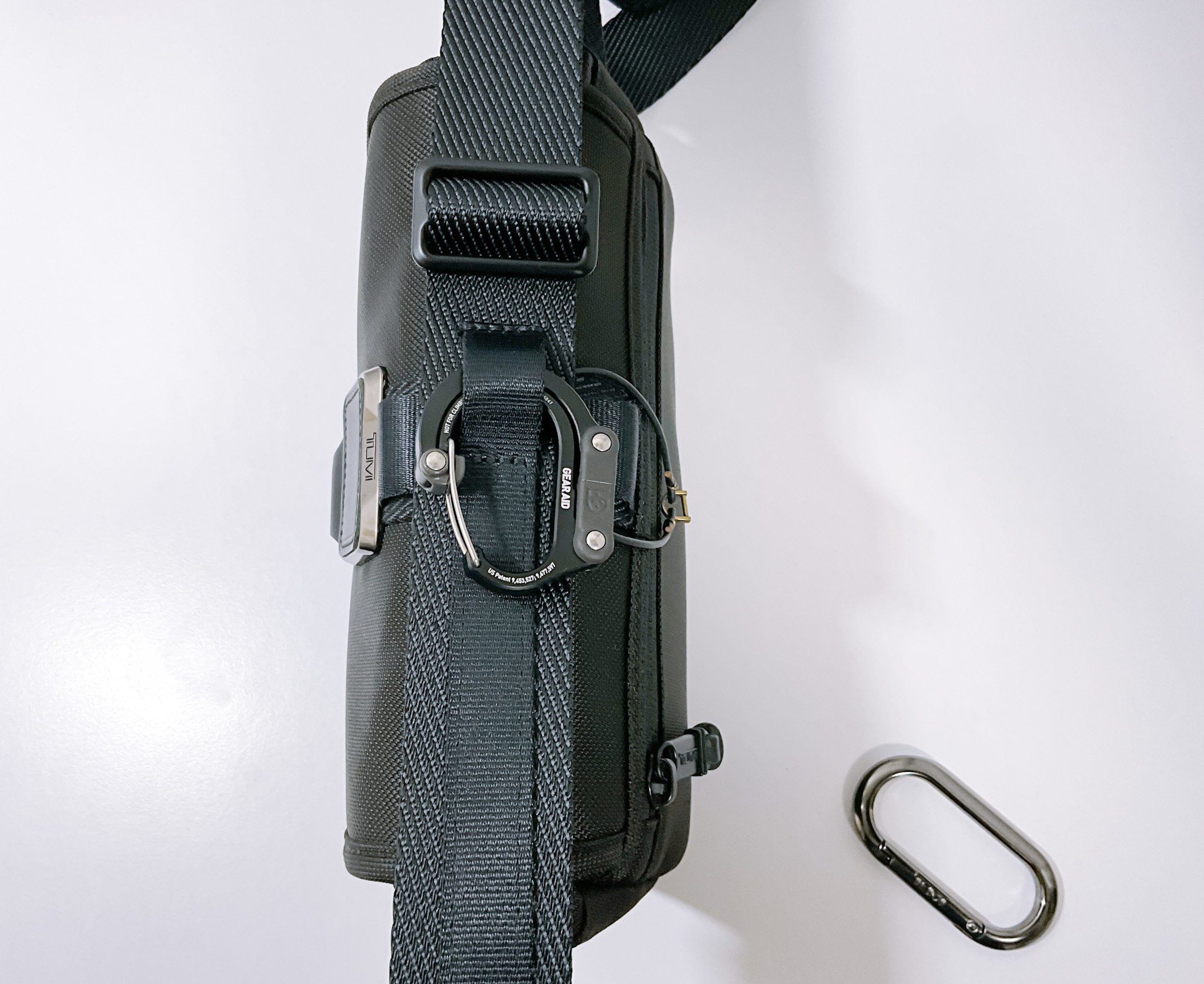 TUMI カラビナ TUMI】「トゥミ・カラビナ」レビュー【1万円越えのカラビナ】｜MtOjiisan