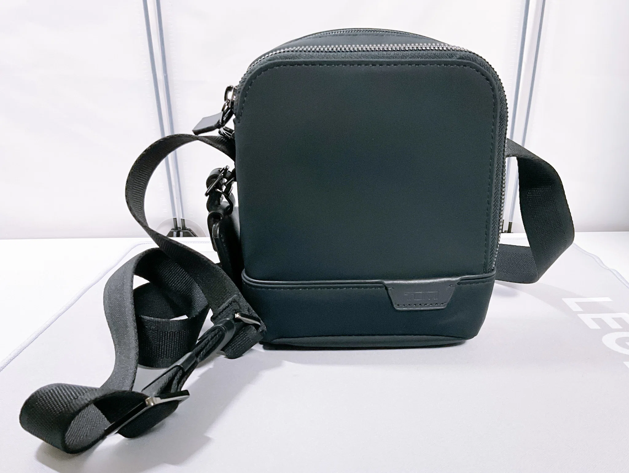 TUMI】HARRISON「ニコルス」スモール・クロスボディ レビュー【最低限