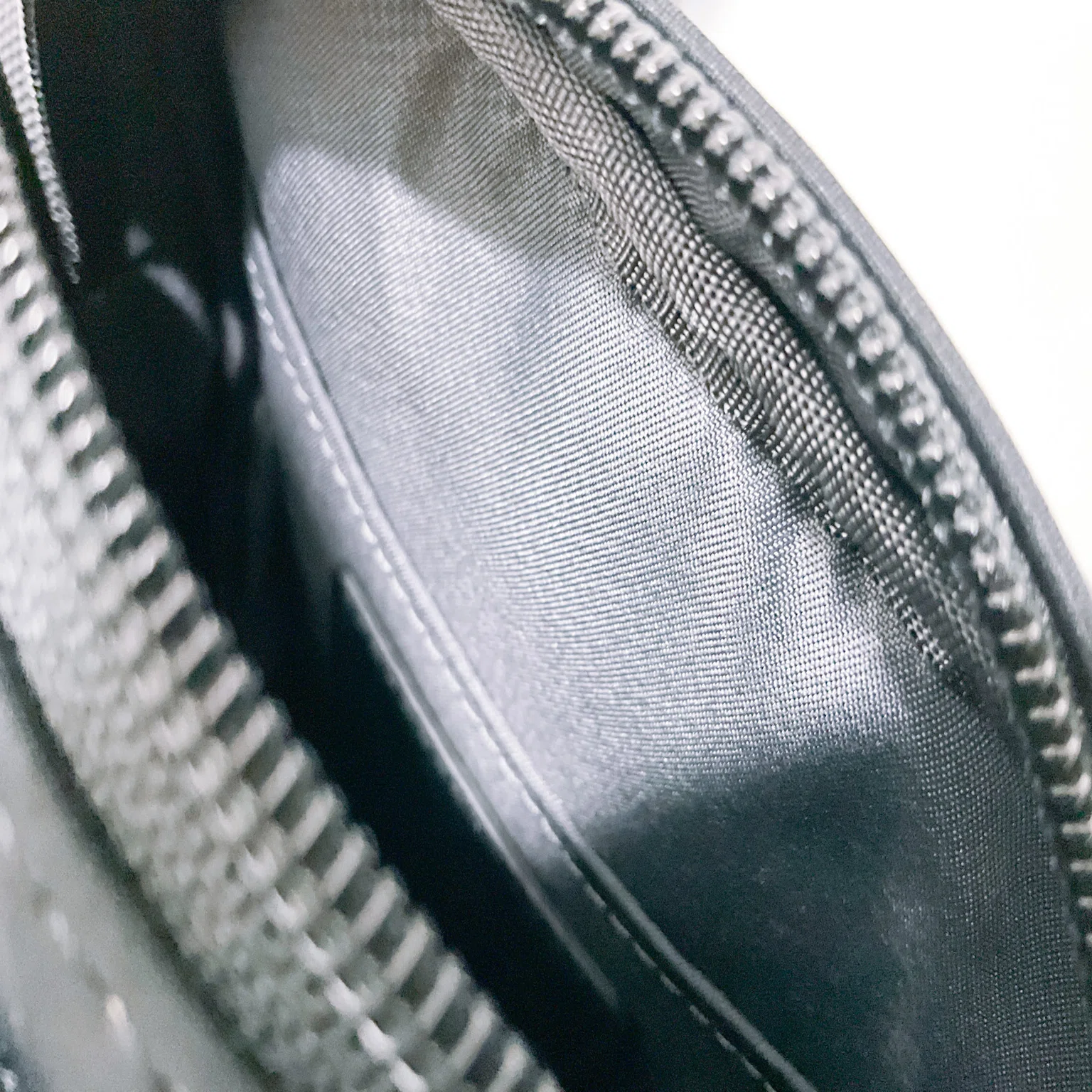 TUMI】HARRISON「ニコルス」スモール・クロスボディ レビュー【最低限 