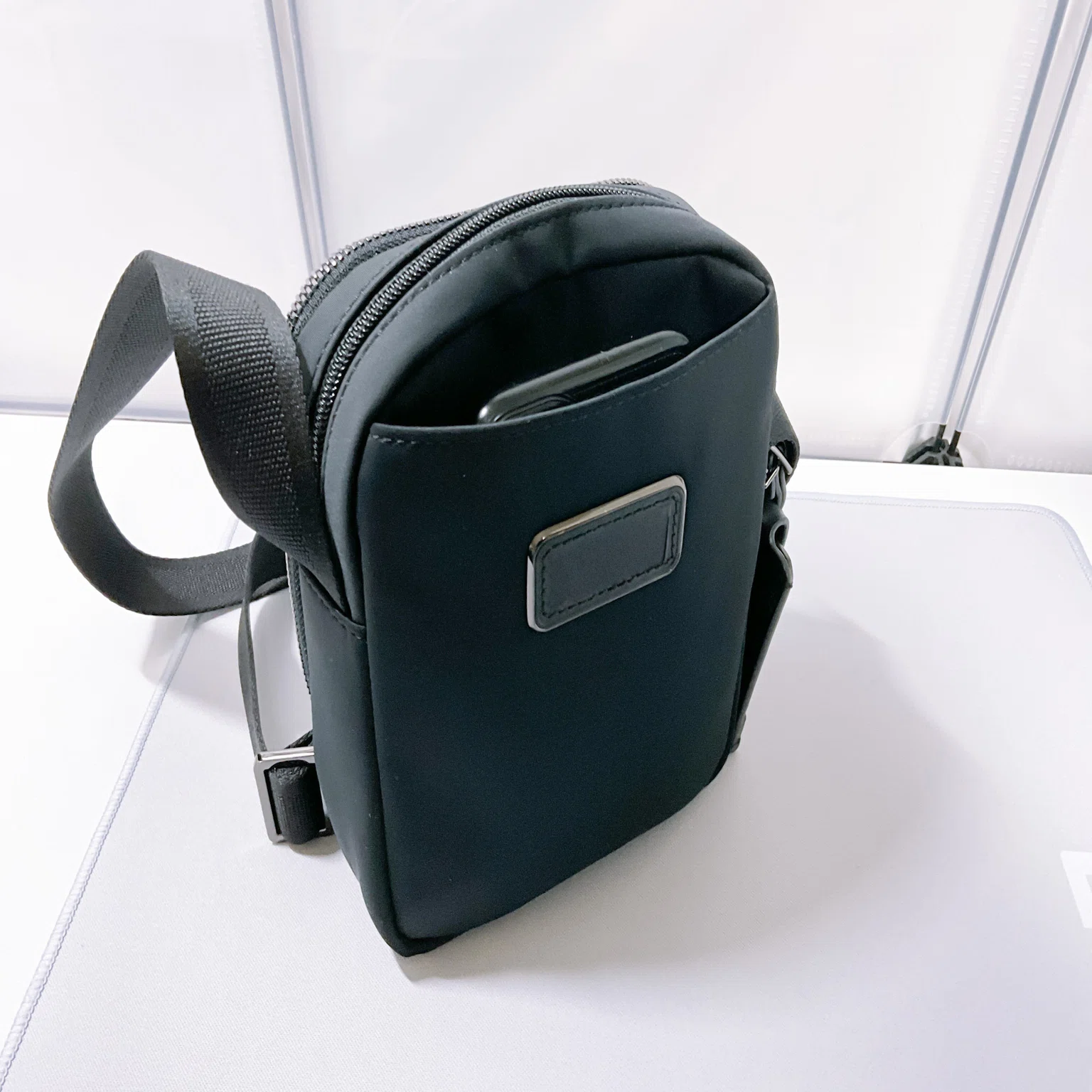 TUMI】HARRISON「ニコルス」スモール・クロスボディ レビュー【最低限 