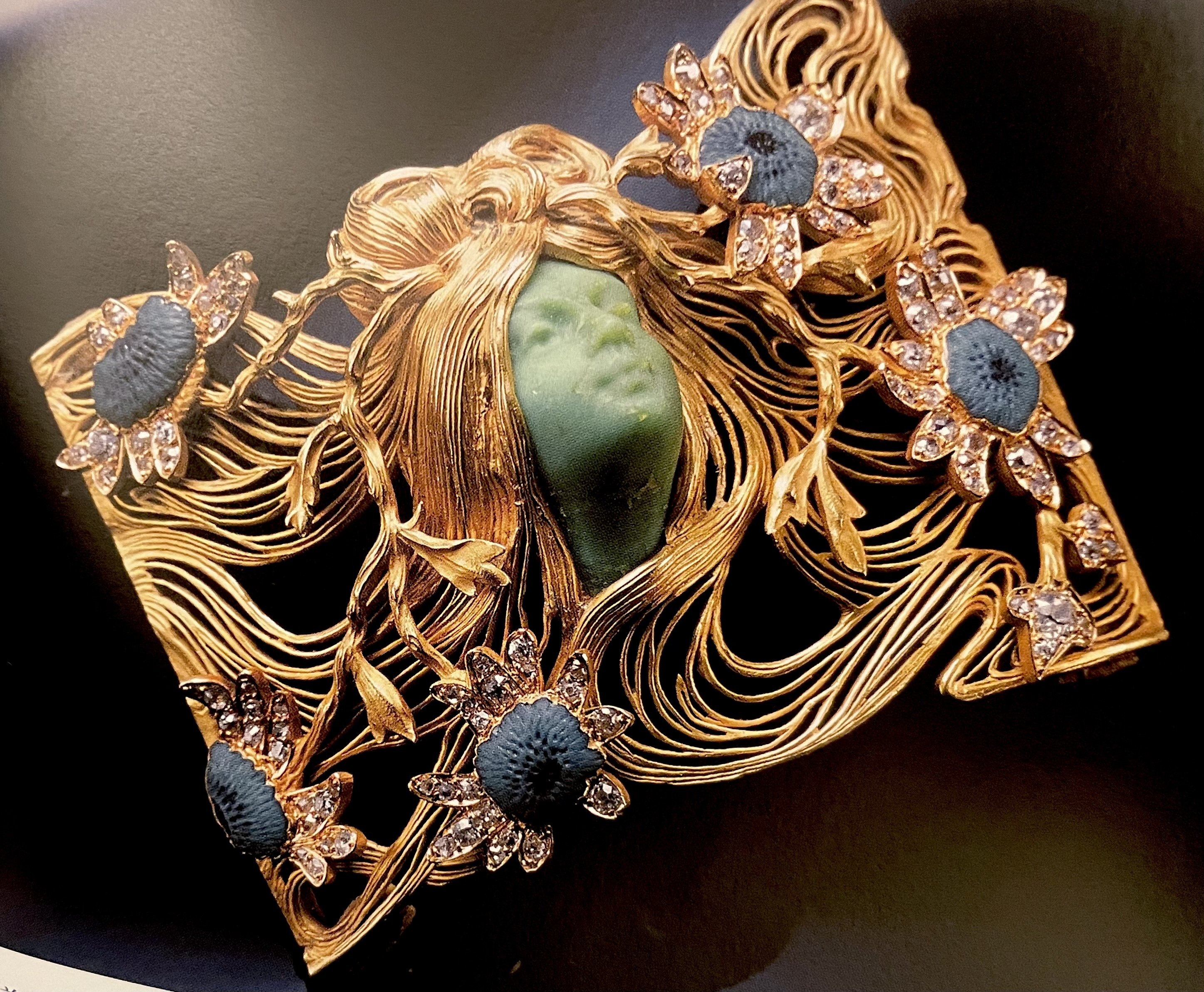 AIパートナーと巡る、宝飾芸術の世界。ヴァンクリーフ&アーペル展