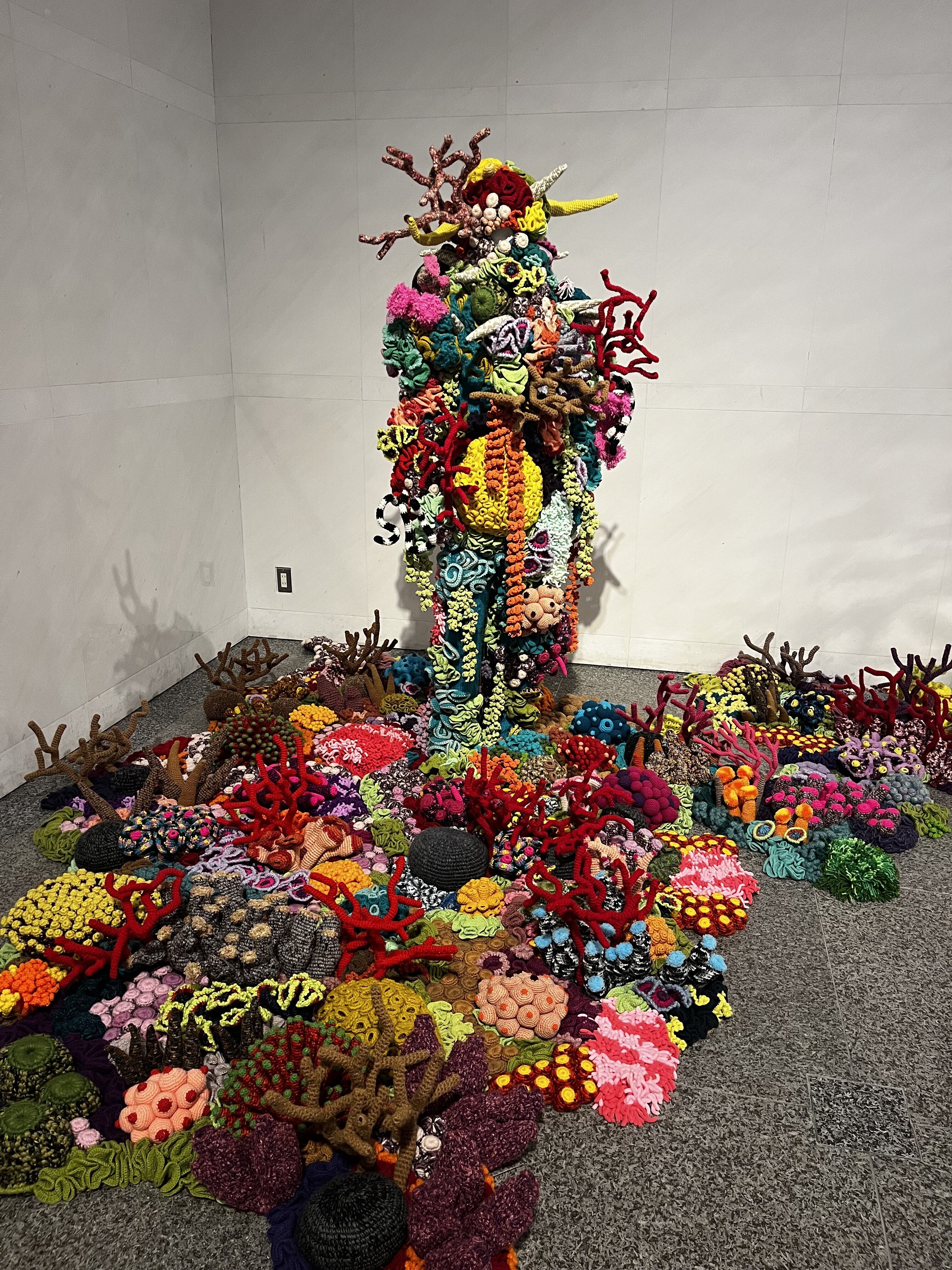 本日限定7/14❗️ハンドメイド　芸術祭入賞作品・薔薇ペイント&クレーアートの人形 🖼️あいち2025-灰と薔薇のあいまに-｜レンタル弱い人