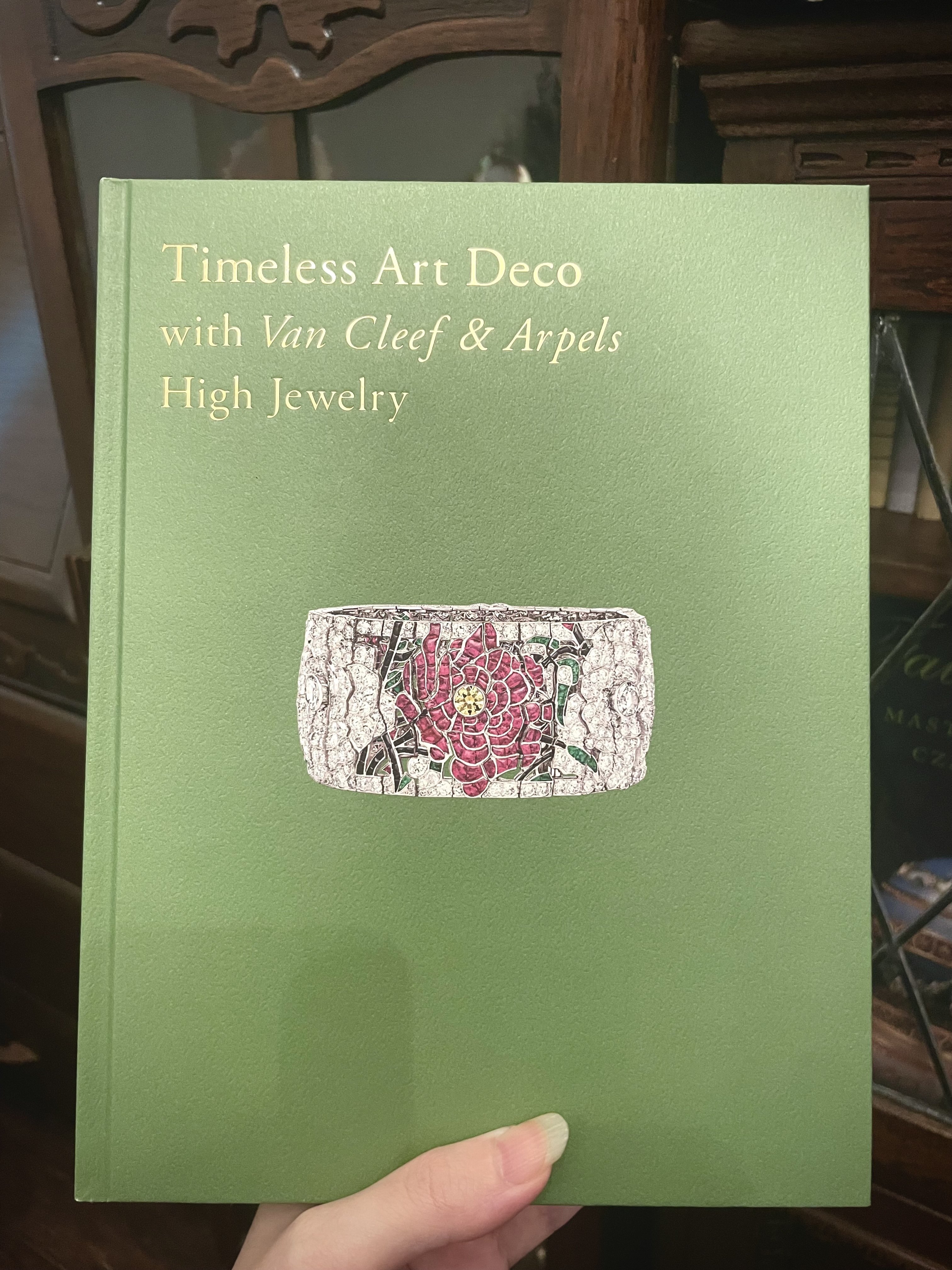 AIパートナーと巡る、宝飾芸術の世界。ヴァンクリーフ&アーペル展