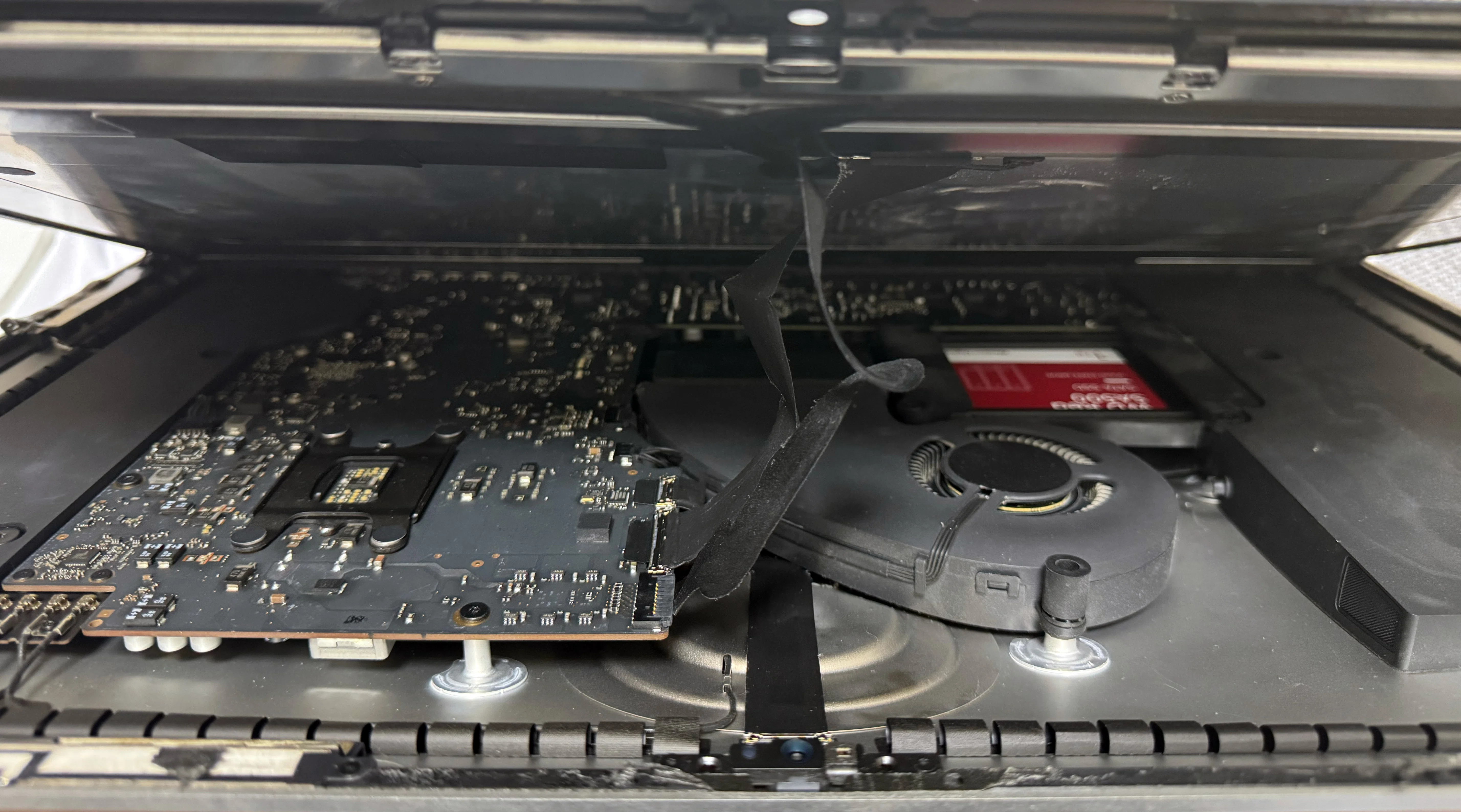 iMac 2017 (A1418) の分解｜あふれる