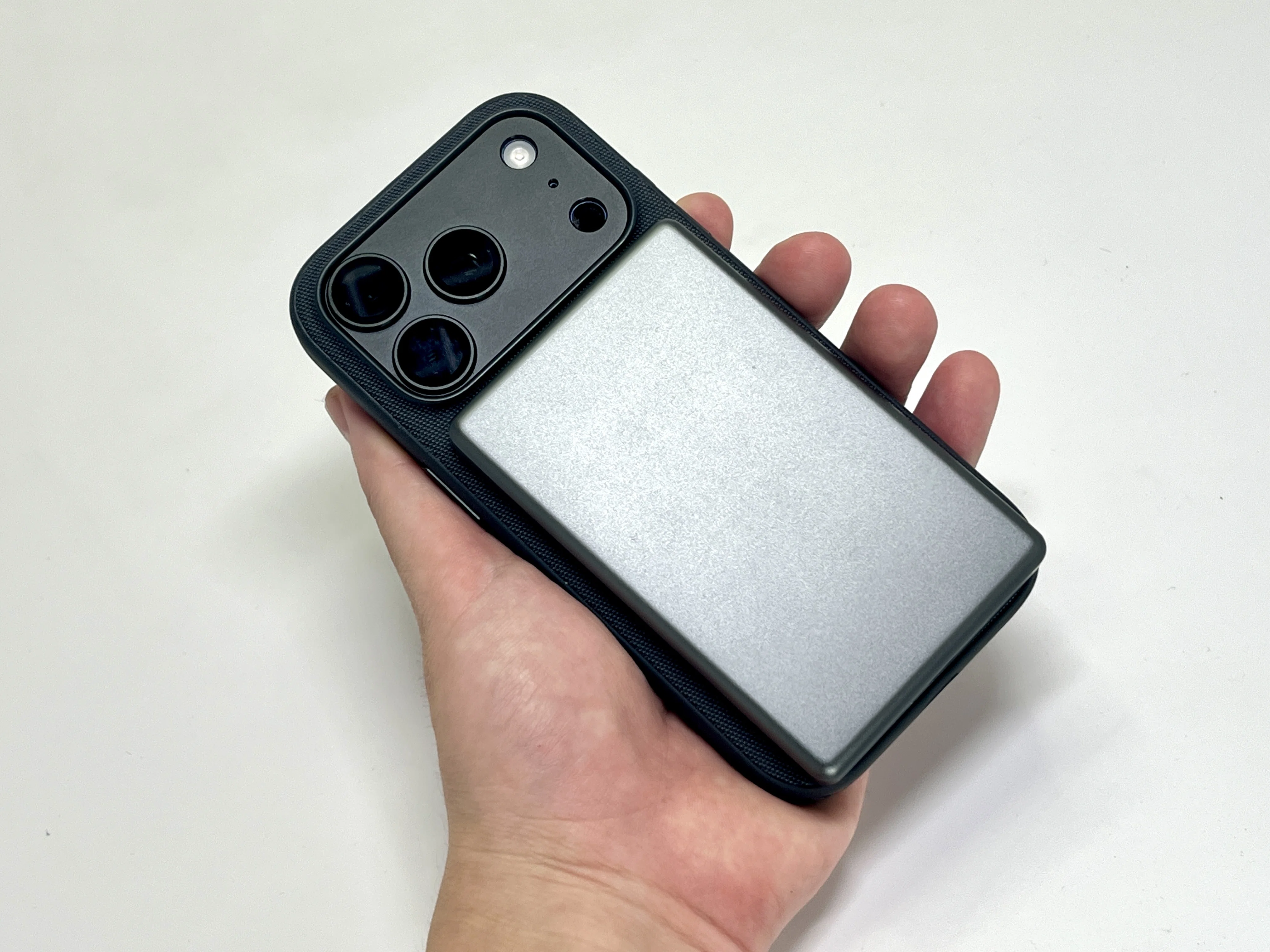 iPhone 17 Proにコスパが良すぎて逆に怪しいMagSafe対応モバイル