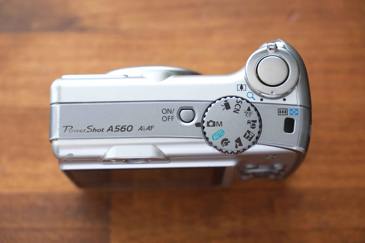 オールドコンデジの世界】Canon PowerShot A560 ・グリップがgood 