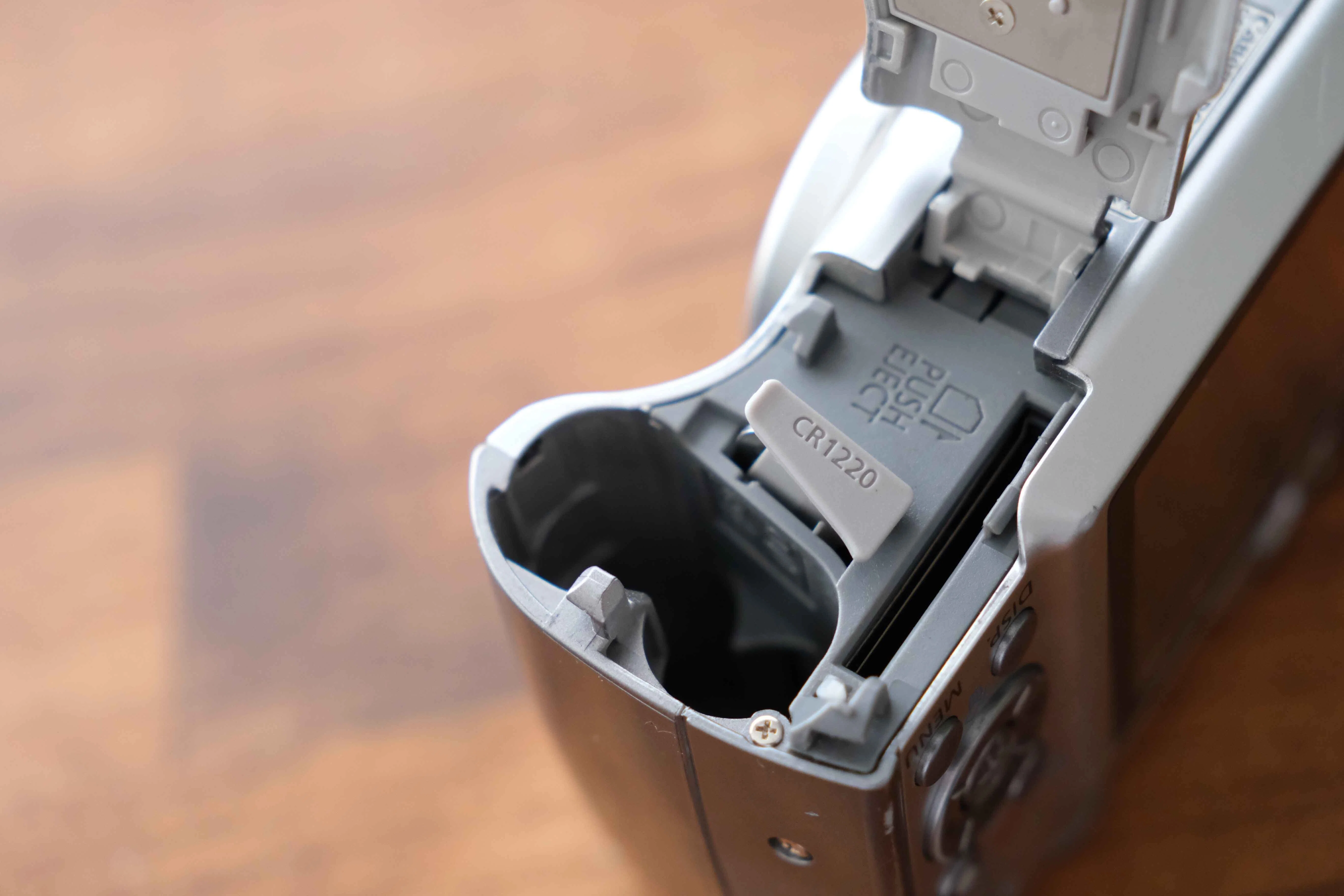 オールドコンデジの世界】Canon PowerShot A560 ・グリップがgood