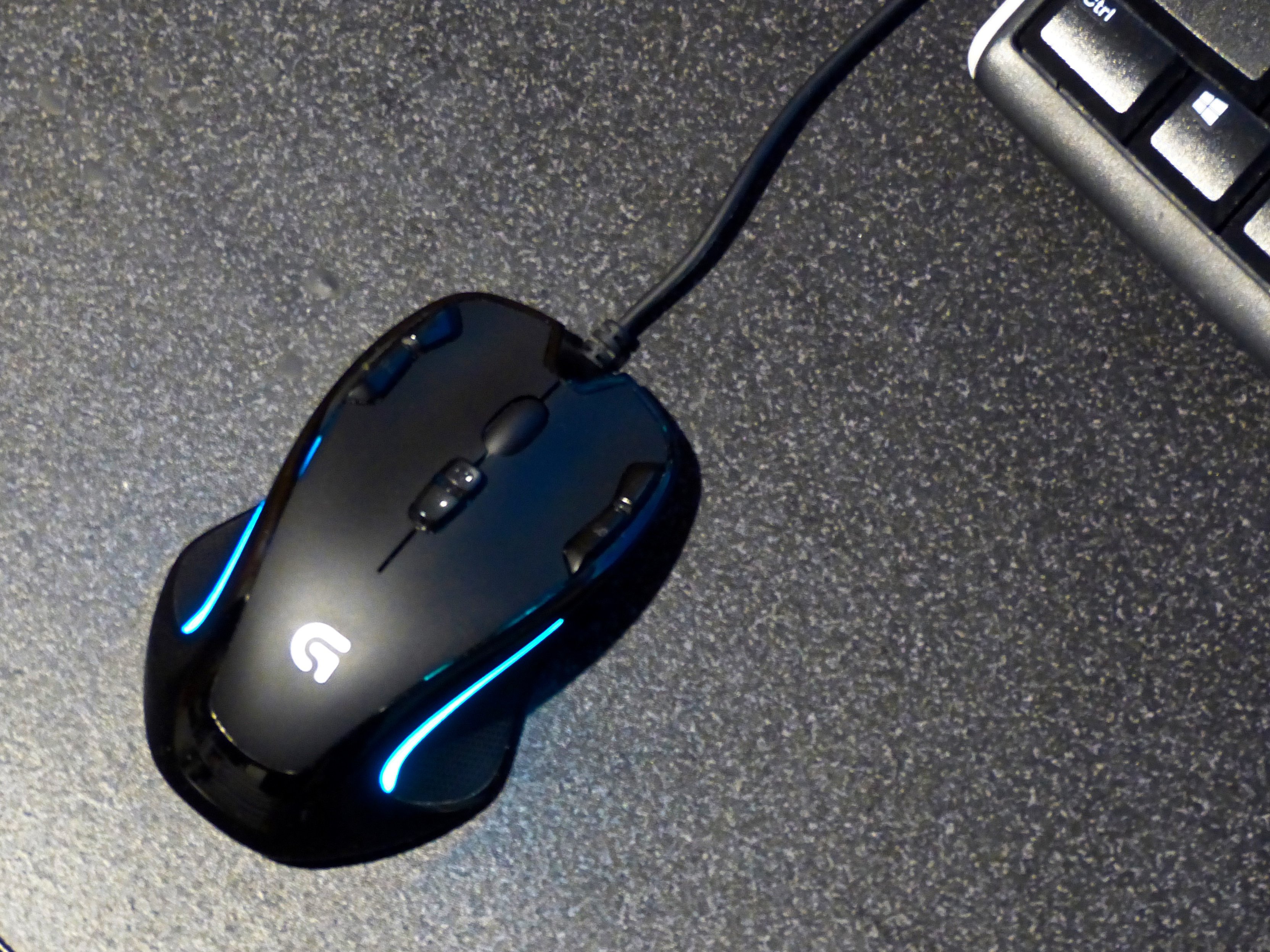 19個もボタンがある左手用マウスを買ってみた話【Razer Naga Left