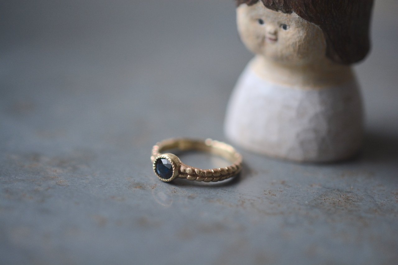 the girl and mother's ring with Sapphire ｜初雪・ポッケ
