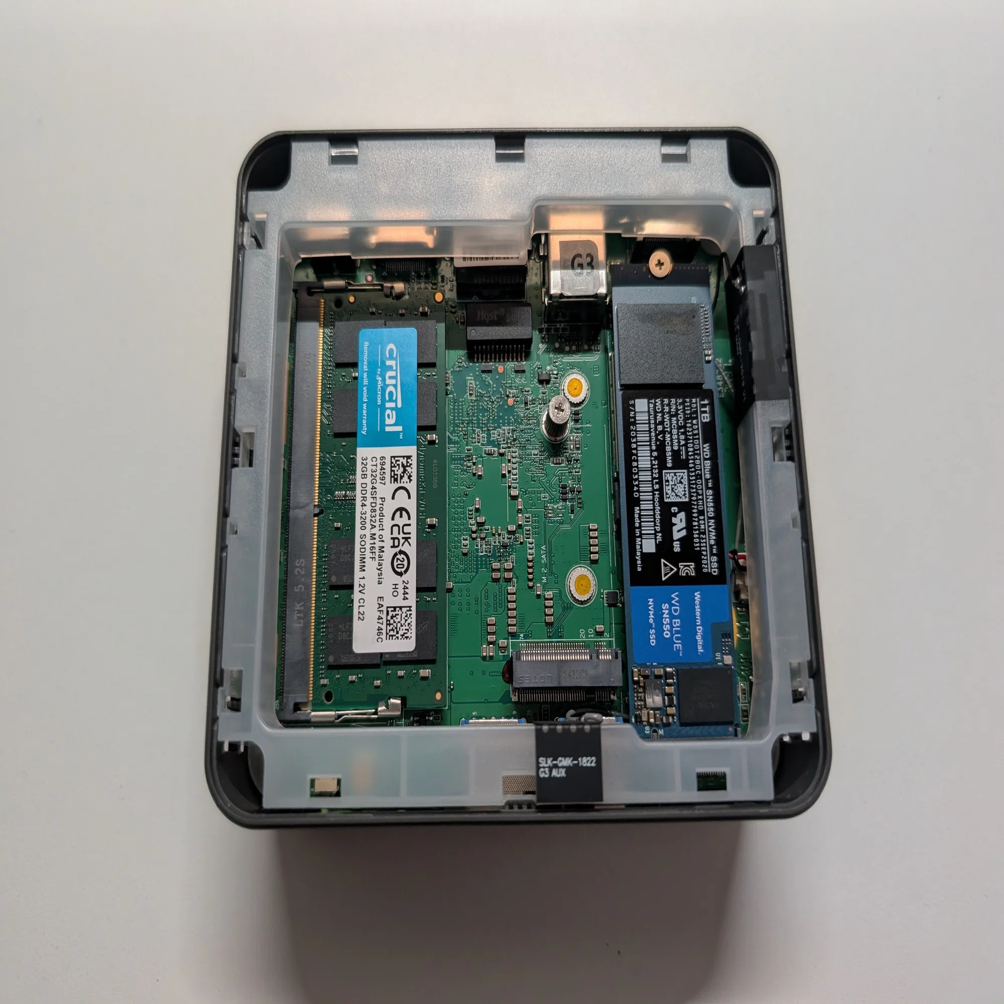 N100ミニPCの限界突破！公式16GBの壁を破り、メモリ32GBで組む自宅 