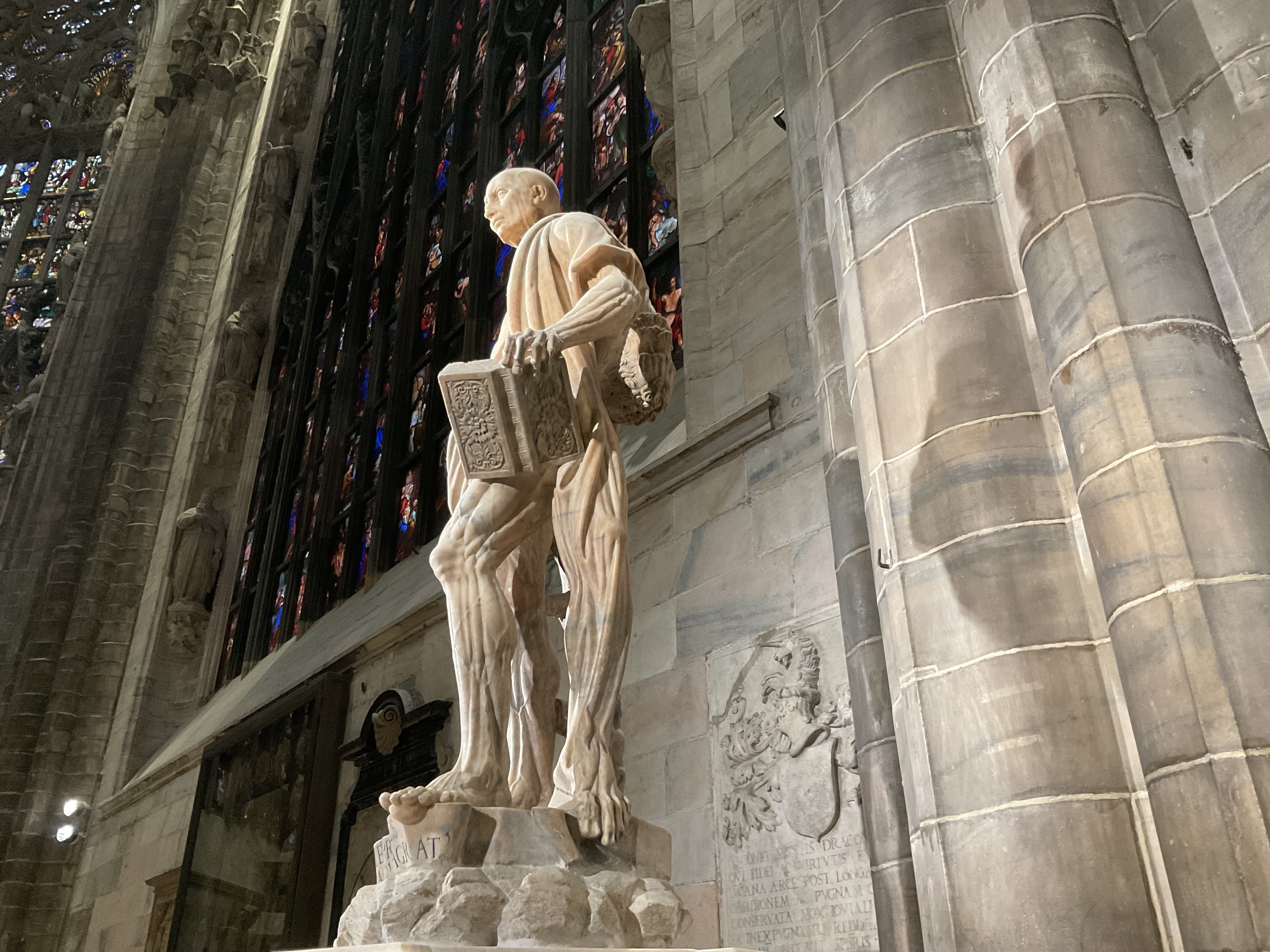 へぇ〜！が止まらないミラノ大聖堂ドゥオーモの内部探訪｜ツアコン