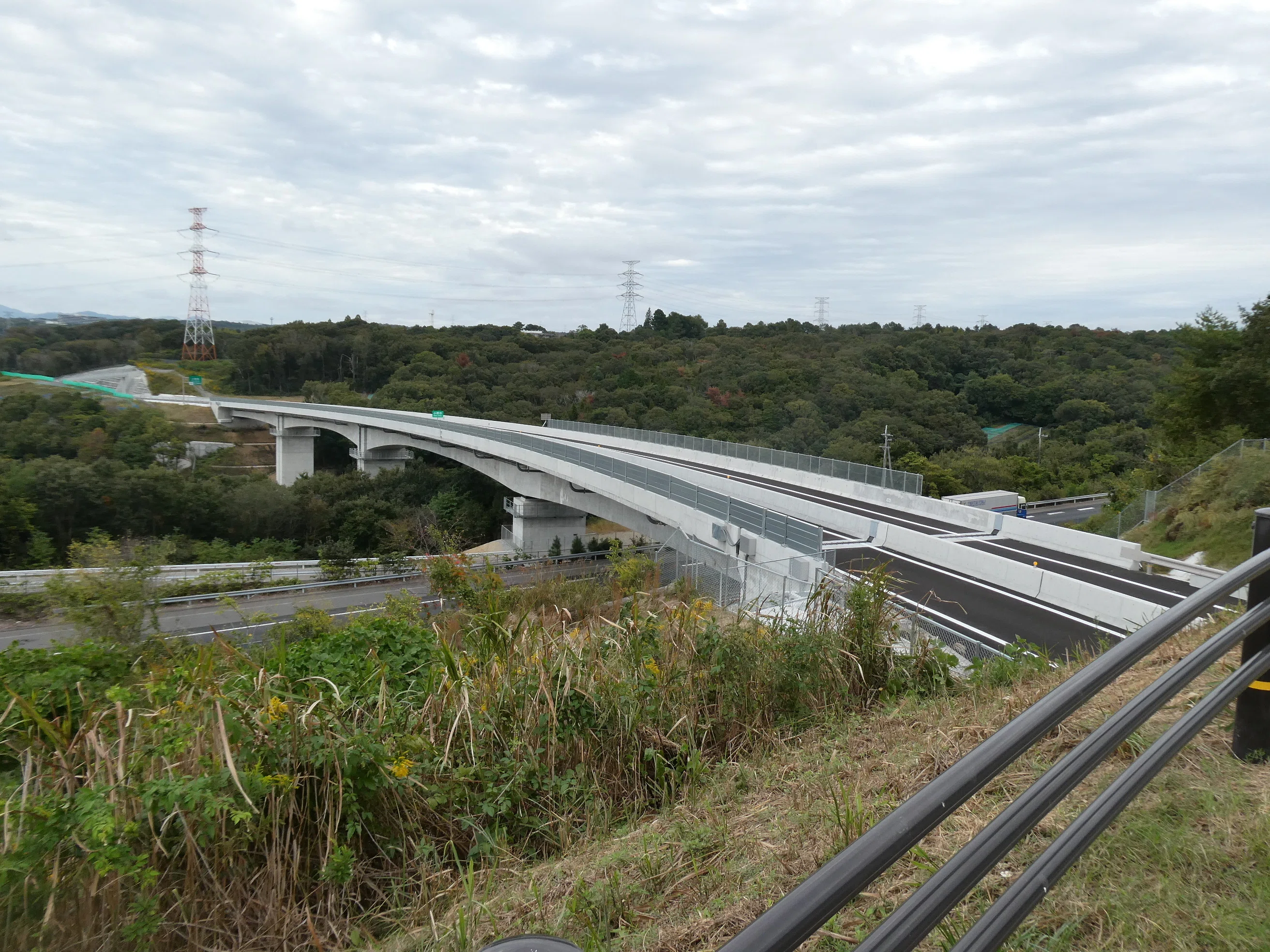 東播磨道】未開通区間の2025/10/19時点の様子（後）｜全国交通ニュース