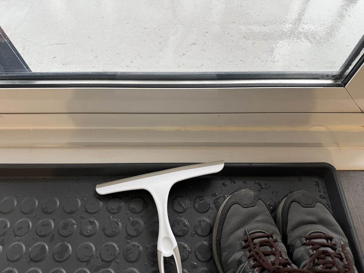 Cleaning Windows When a Storm Comes｜simplelifeca