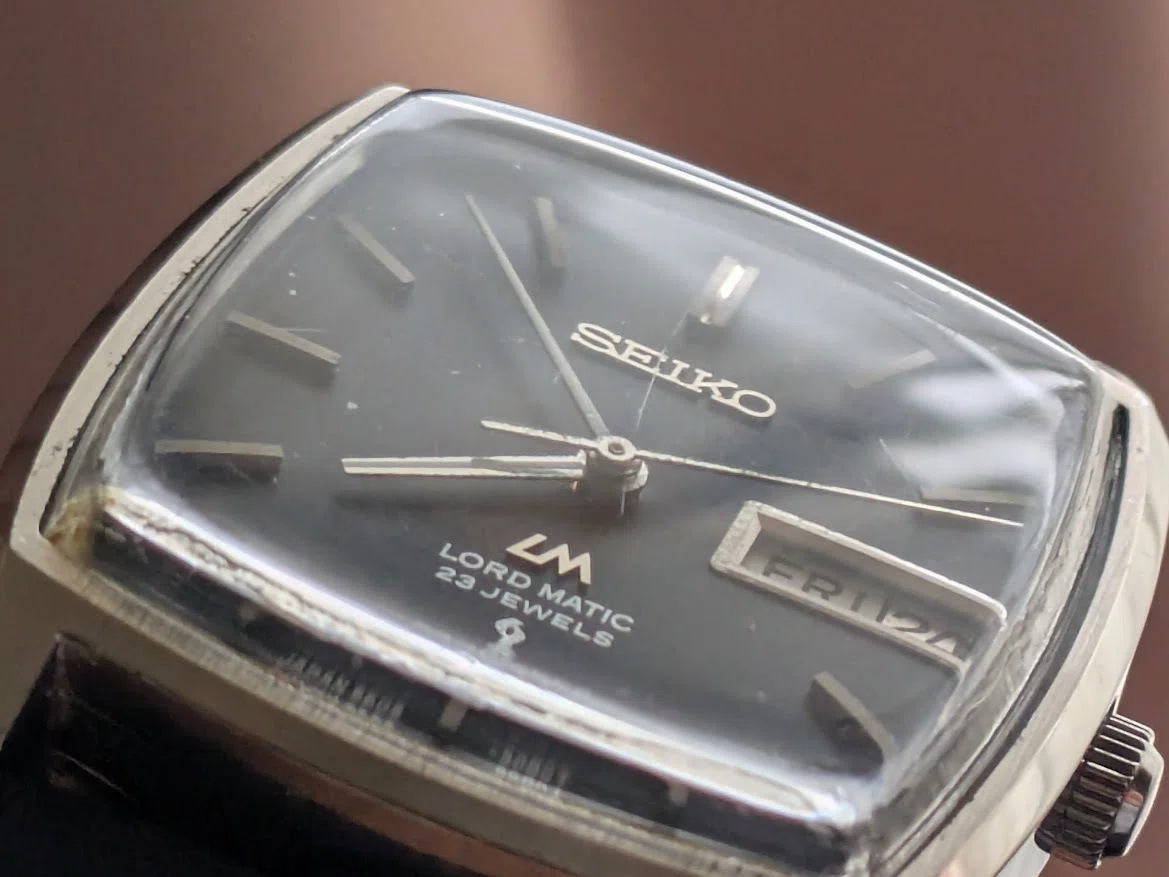 No.351 | Seiko | 5606-5000 | 妙な割れ方をしている風防の時計｜と 