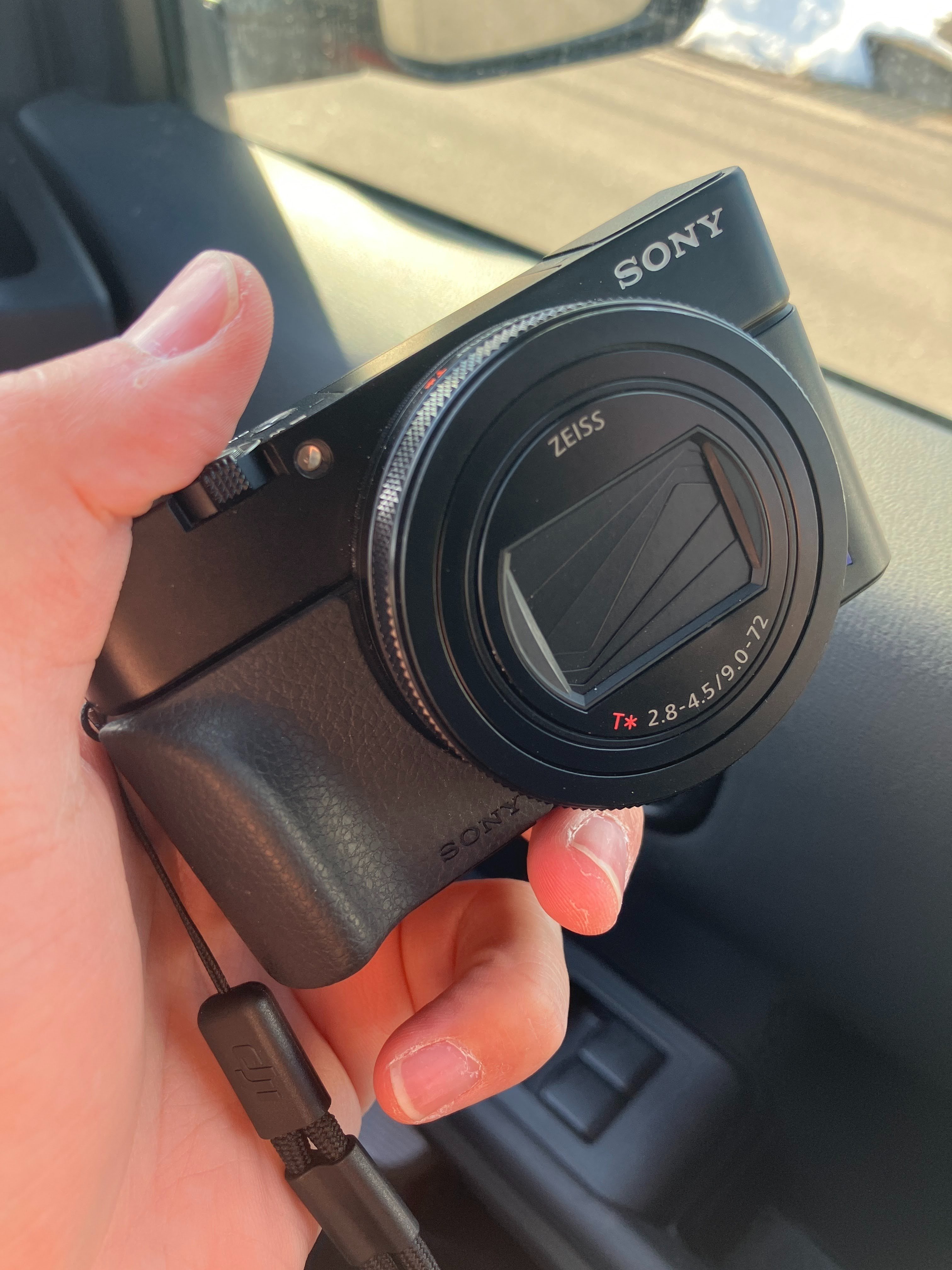 ほんとは裸で使いたい 〜RX100系の電源ジレンマ〜｜おかたろ