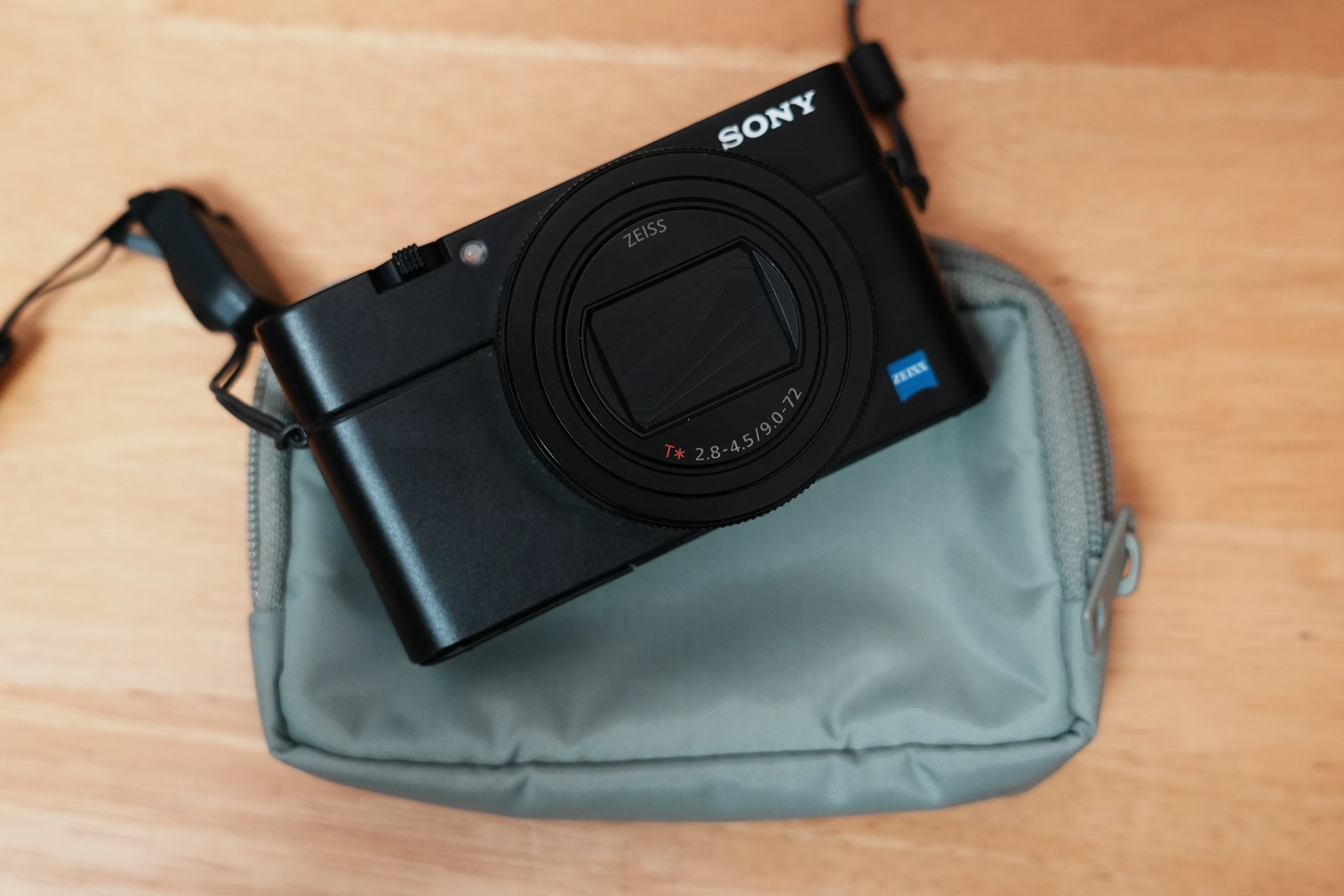 ほんとは裸で使いたい 〜RX100系の電源ジレンマ〜｜おかたろ@きょうも灯台