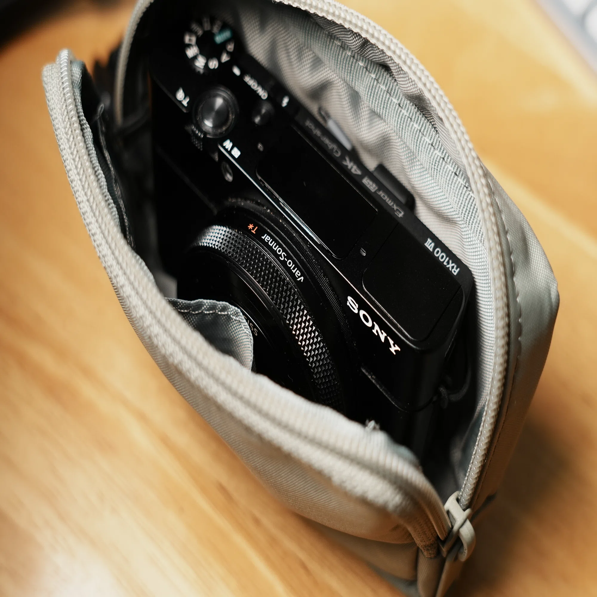 ほんとは裸で使いたい 〜RX100系の電源ジレンマ〜｜おかたろ@きょうも灯台