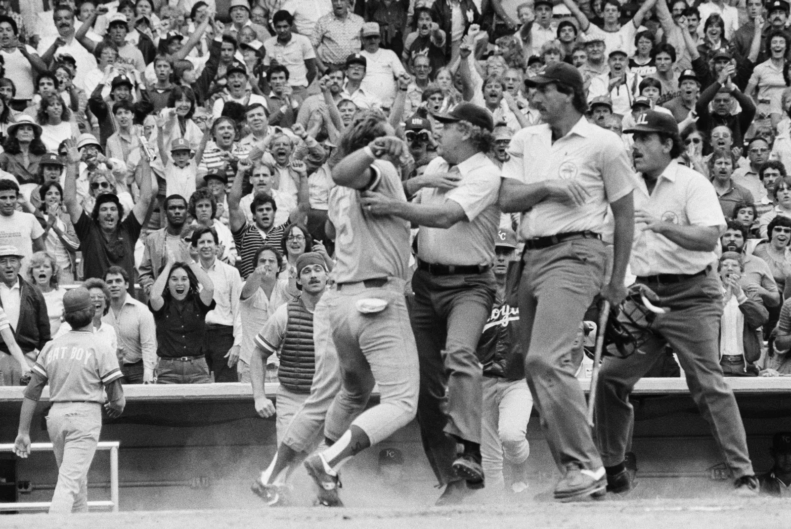 MLB】裁判所を巻き込んだ“前代未聞”の本塁打『パインタール事件』の 