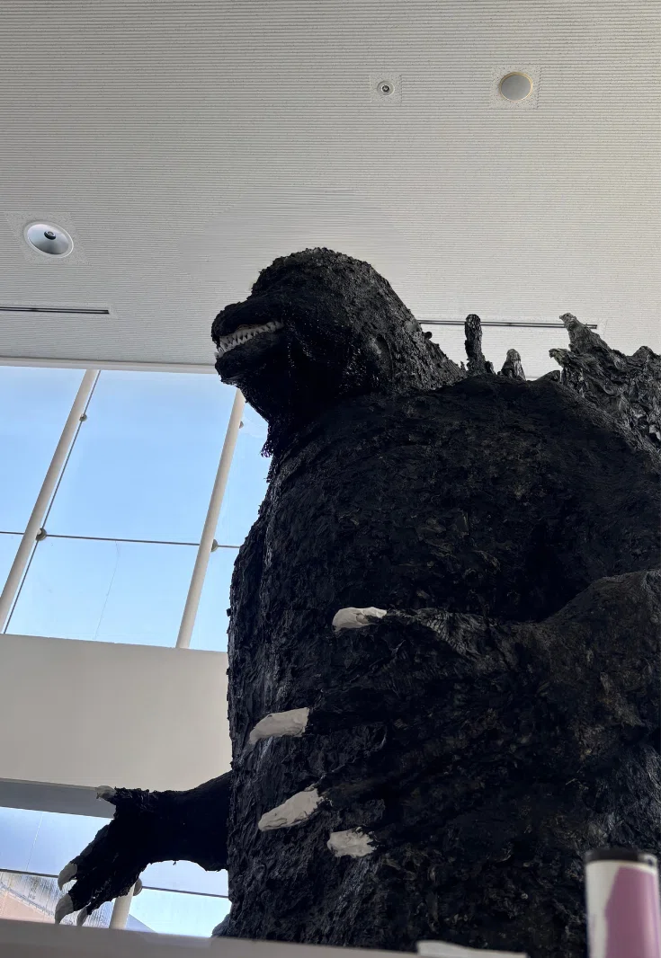 ゴジラ大好きおじさんが叶えた長年の夢〜大人たちの本気の遊びが世代間