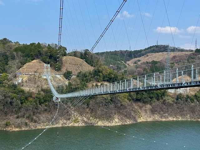 大阪の茨木市「グラビテート大阪」の日本最長の吊り橋でバンジー