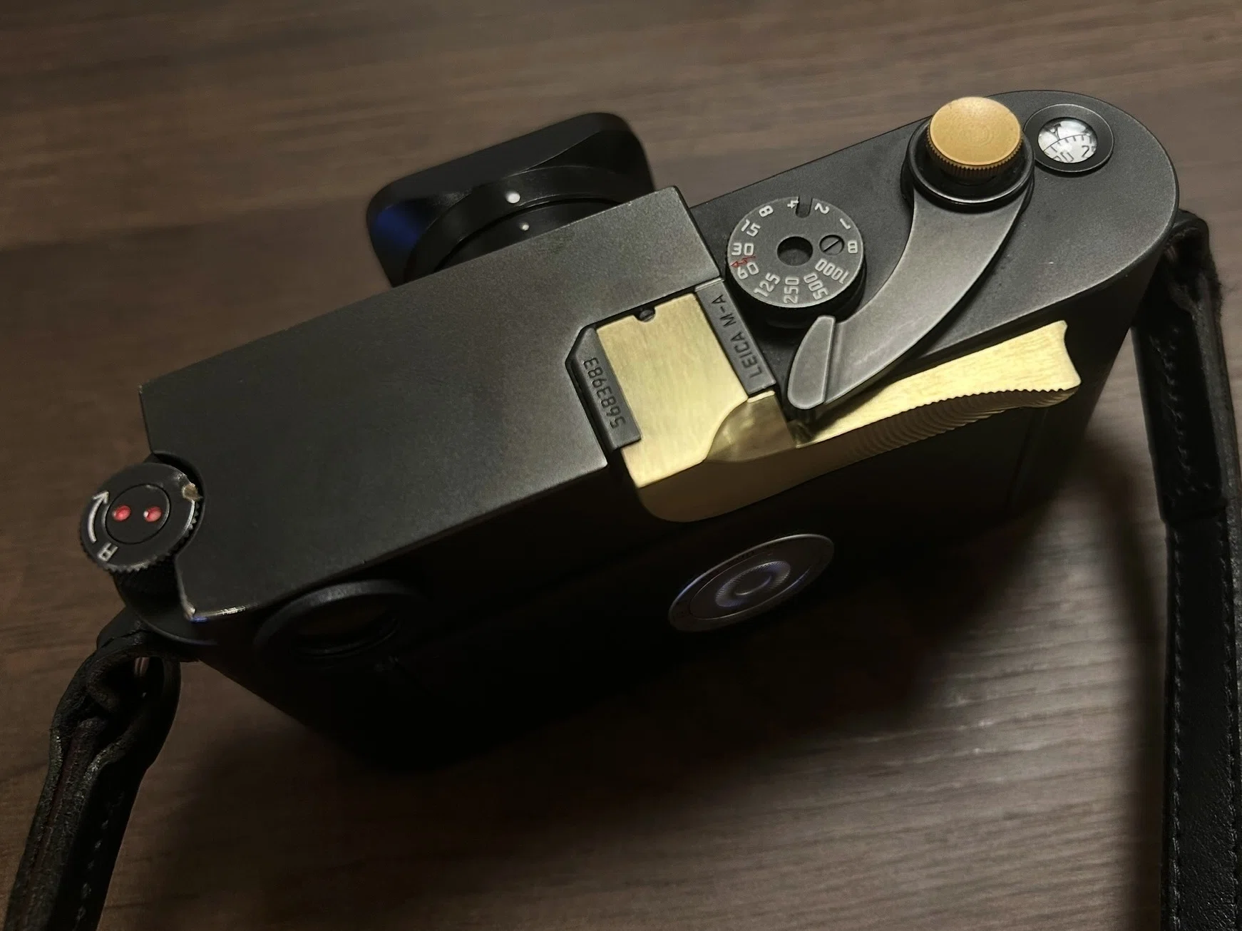 手の記憶と、道具の形 — フィルムライカ専用サムレストを使ってみて