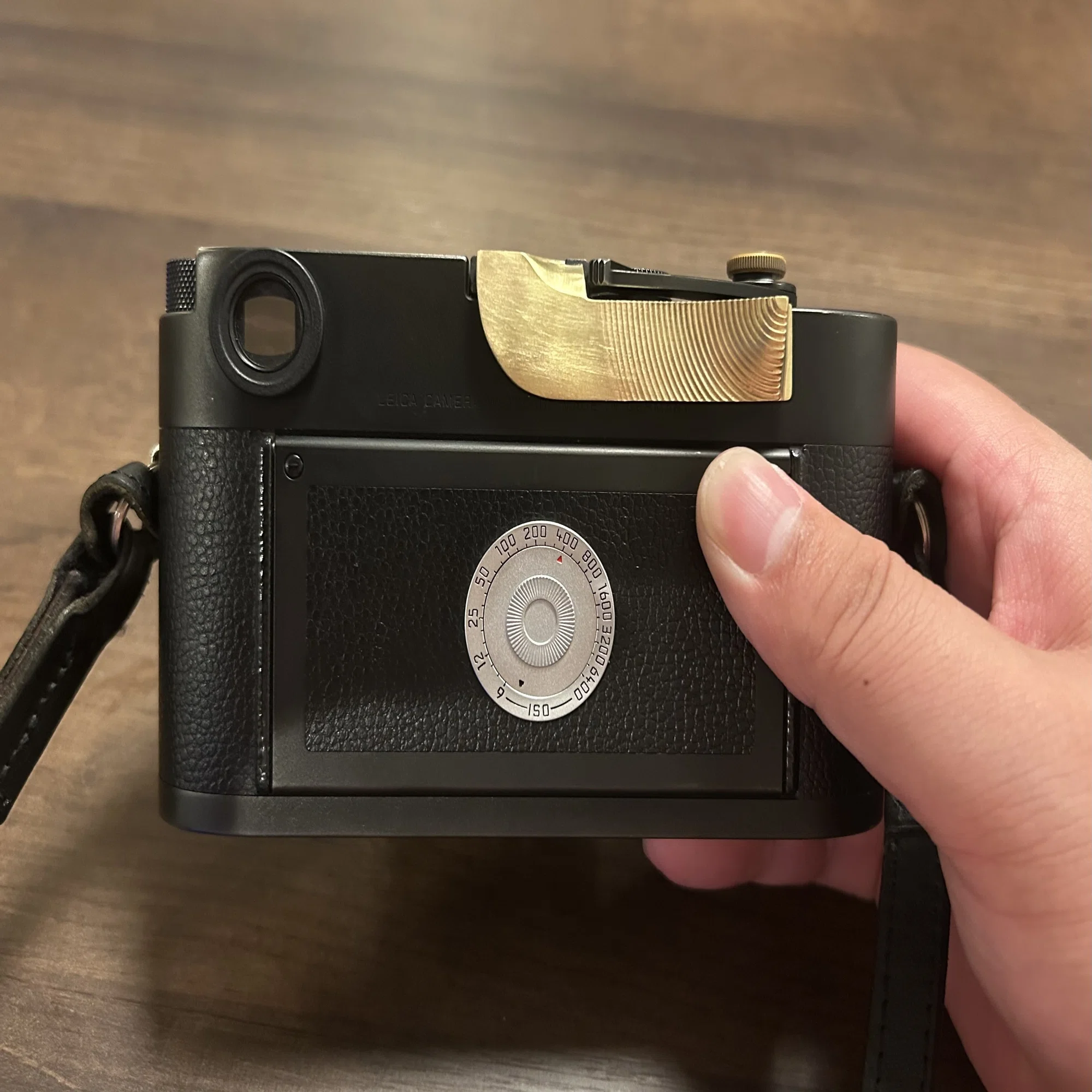 手の記憶と、道具の形 — フィルムライカ専用サムレストを使ってみて 