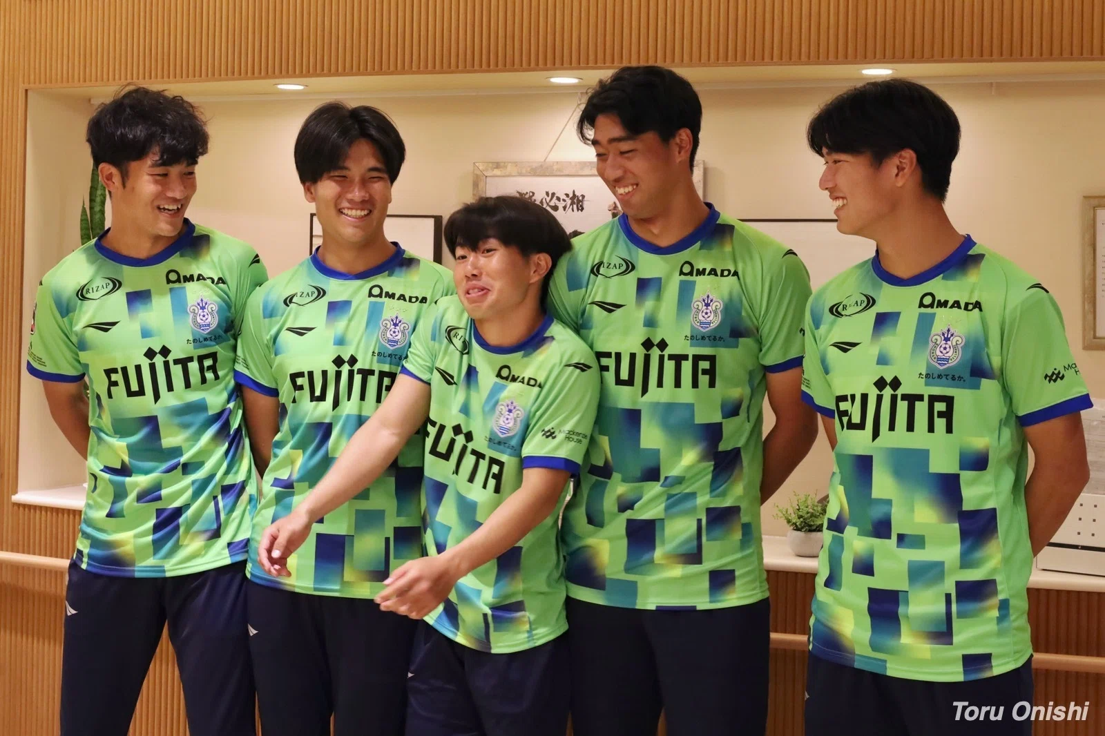 湘南ベルマーレの5選手が高齢者介護施設を訪問、入居者と交流｜SHONANBOOK