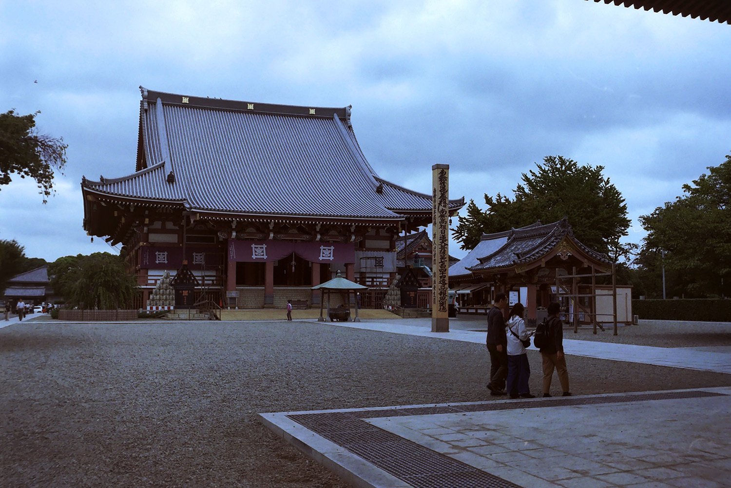 池上本門寺御会式翌日 by NIKON35Ti｜関幸貴
