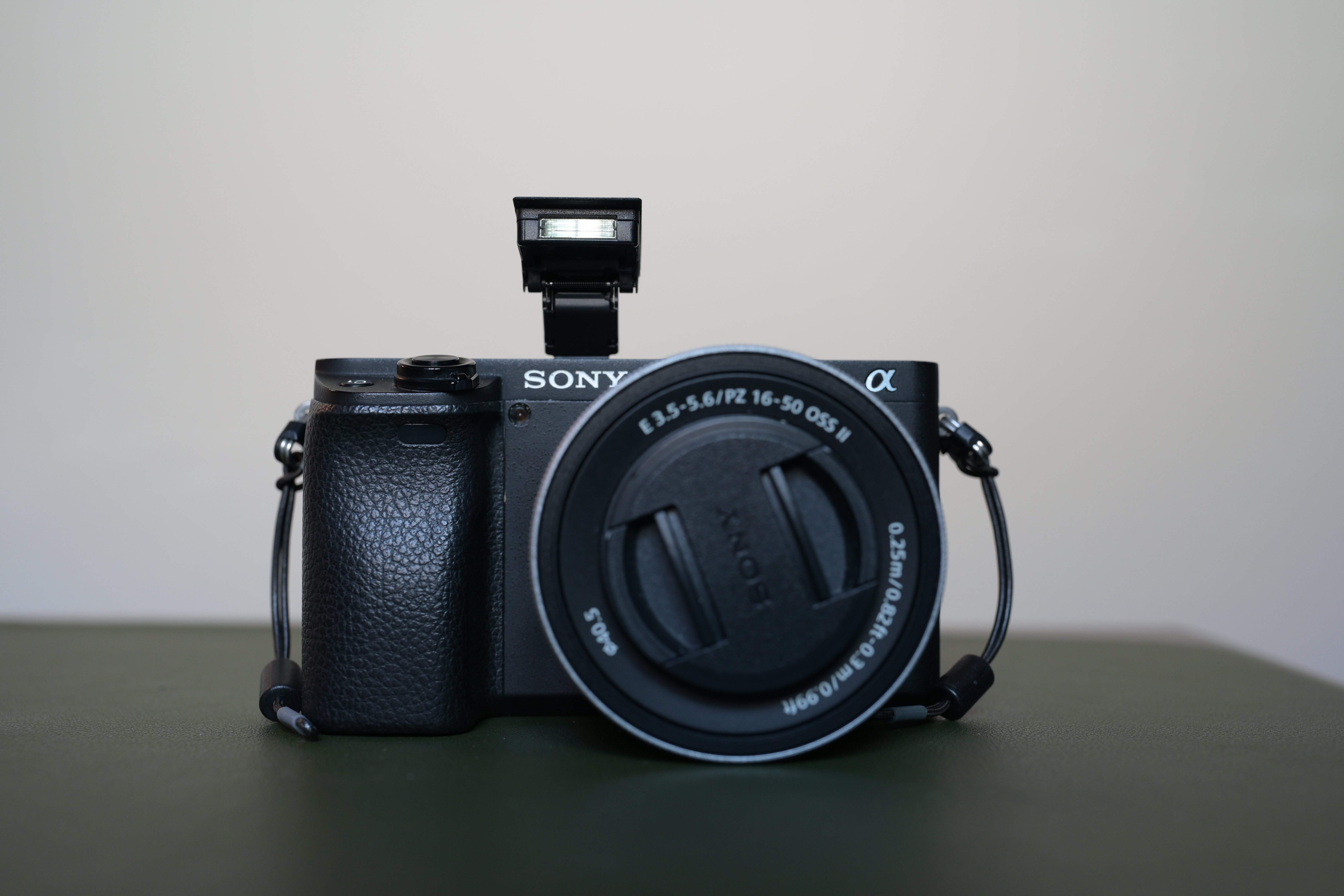 2025年でもおすすめ】SONY α6400がカメラ初心者に“ちょうどいい”理由｜KOU